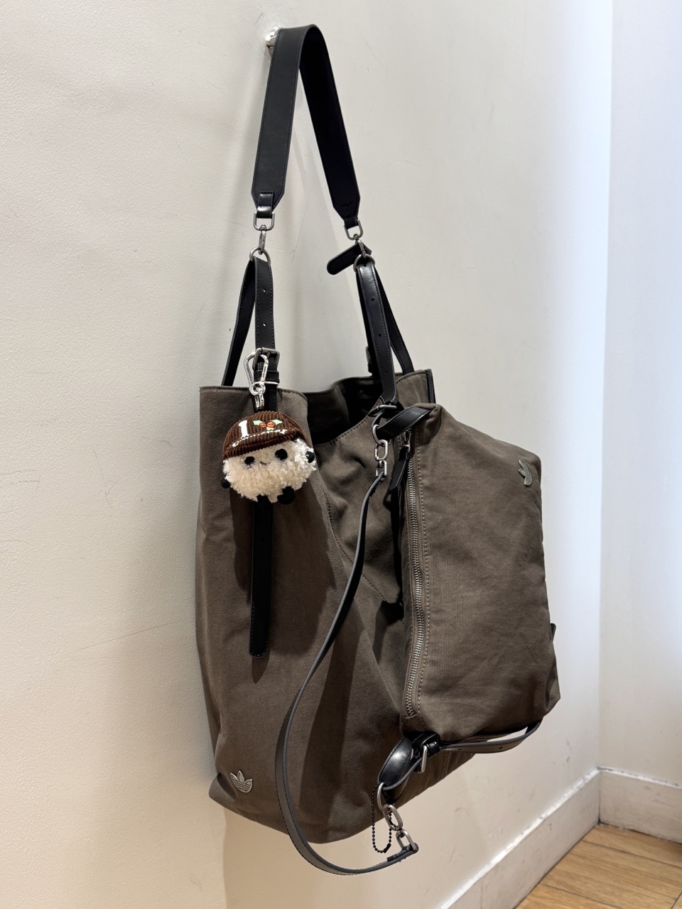ADIDAS ORIGINALS 落葉棕 橄欖棕 布面 帆布包 單肩包 手提包 腋下包 大包 大容量 金屬小標 KT0864 KT0862 / 調貨