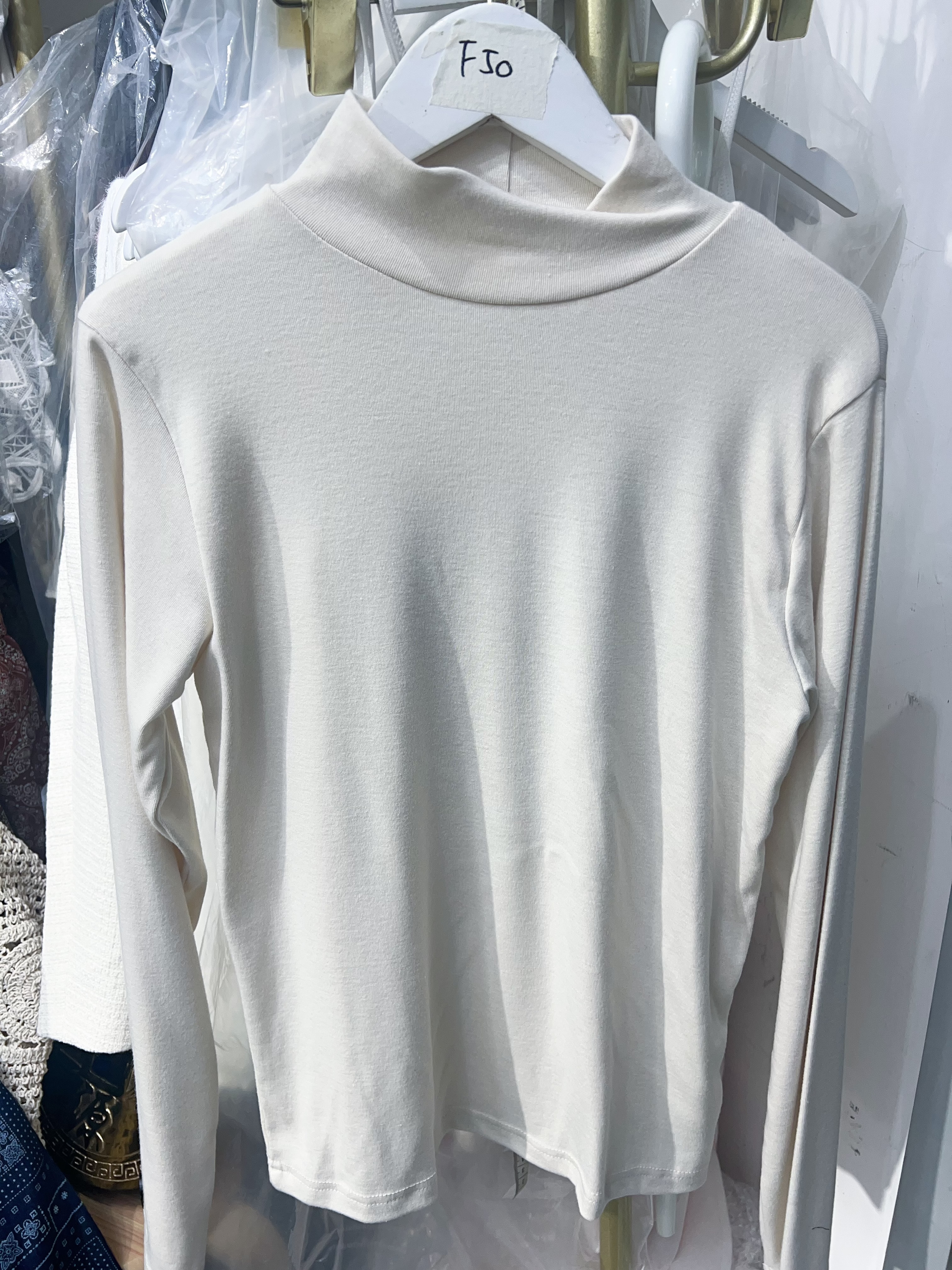 (現貨米杏) F50 溫感打底王 胸44 長23 $179 (一口價)