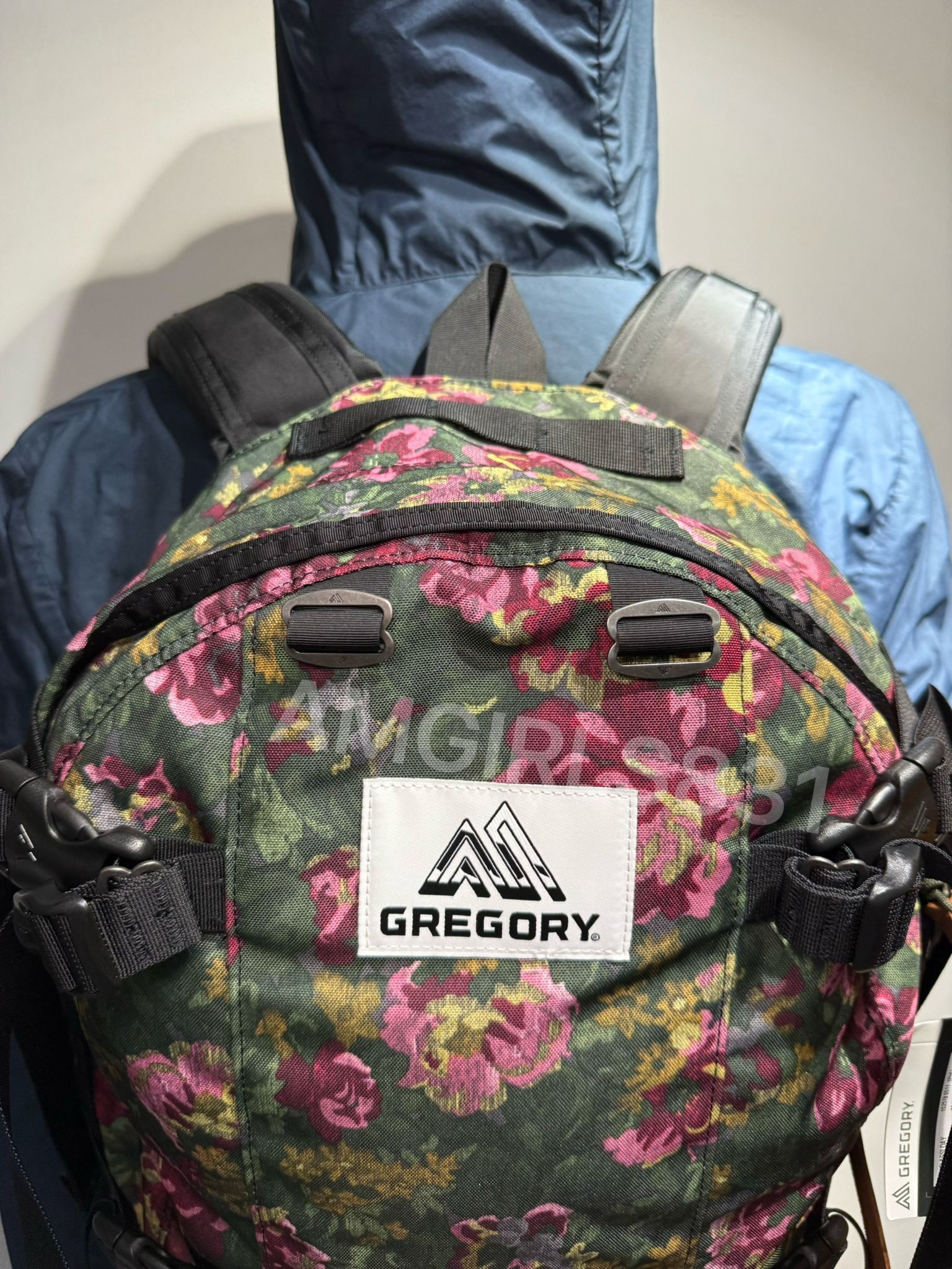 Gregory day and half garden tapestry OG (32L)
