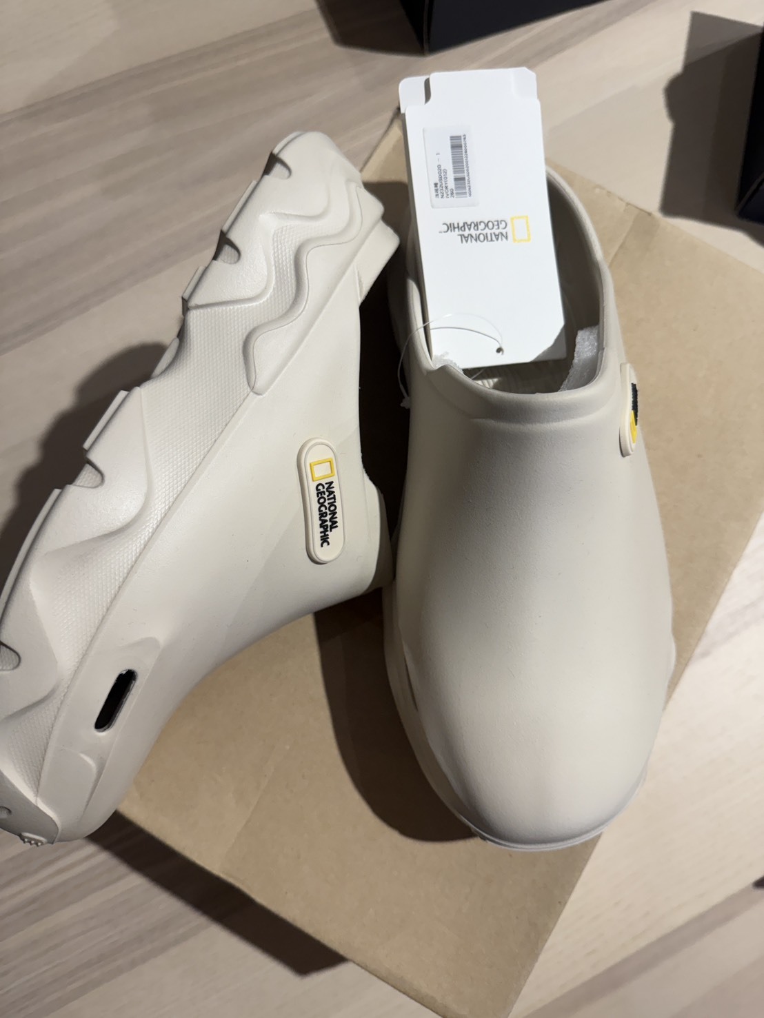 【零碼出清】National Geographic 象牙色懶人鞋｜N232USD020｜戶外鋸齒防滑底｜26CM