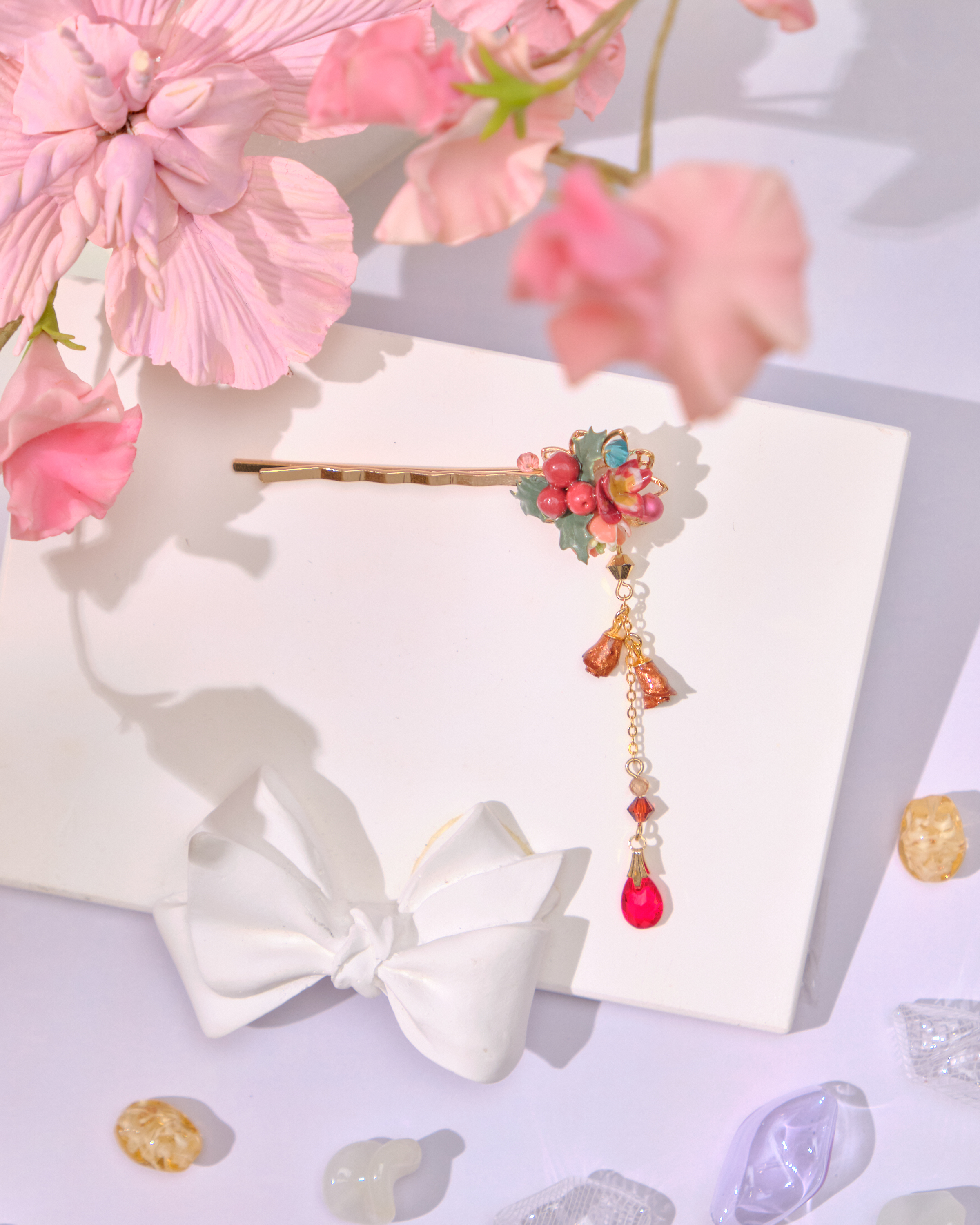 12807 粉嫩花束發夾配吊飾