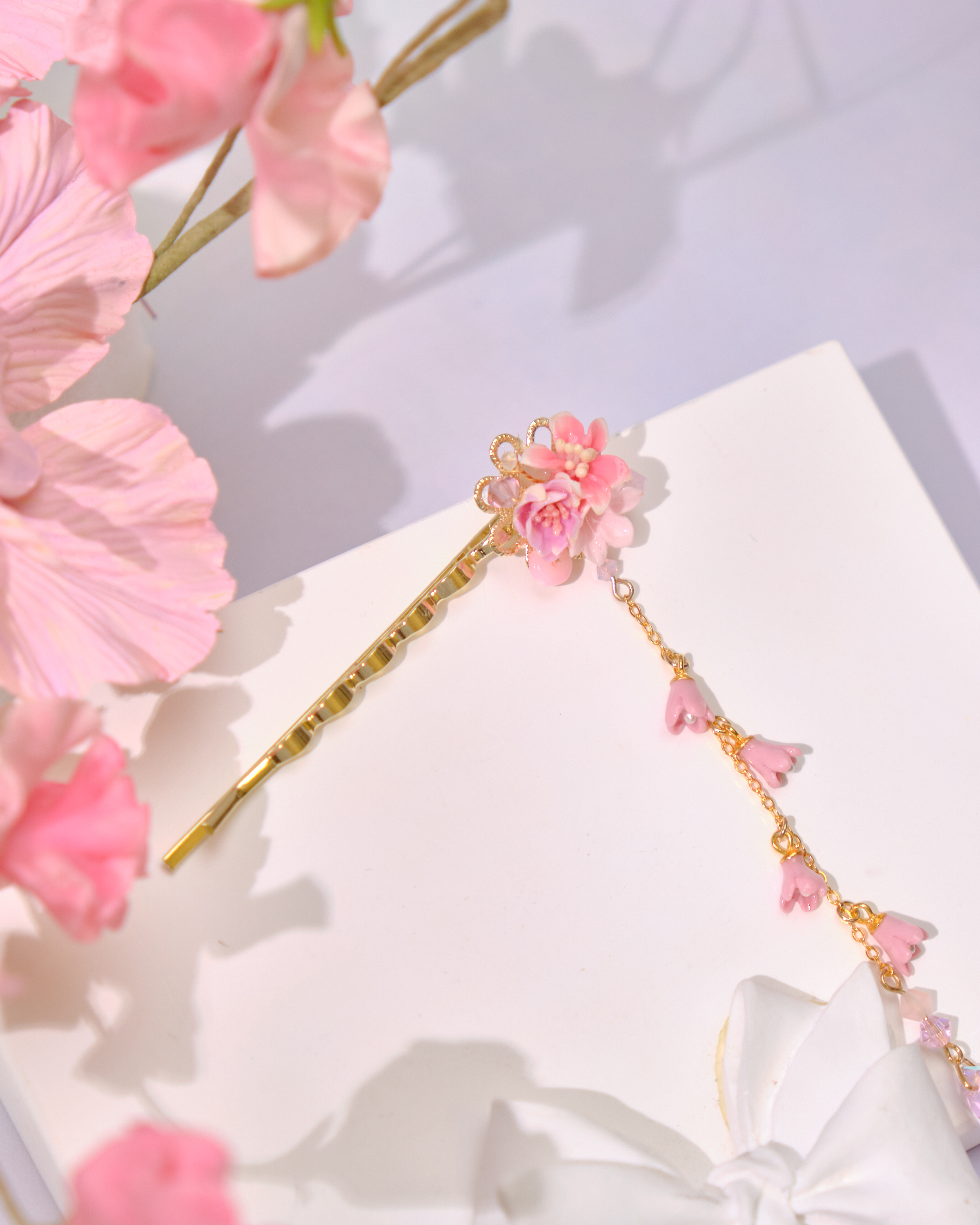 12806 粉嫩花束發夾配吊飾
