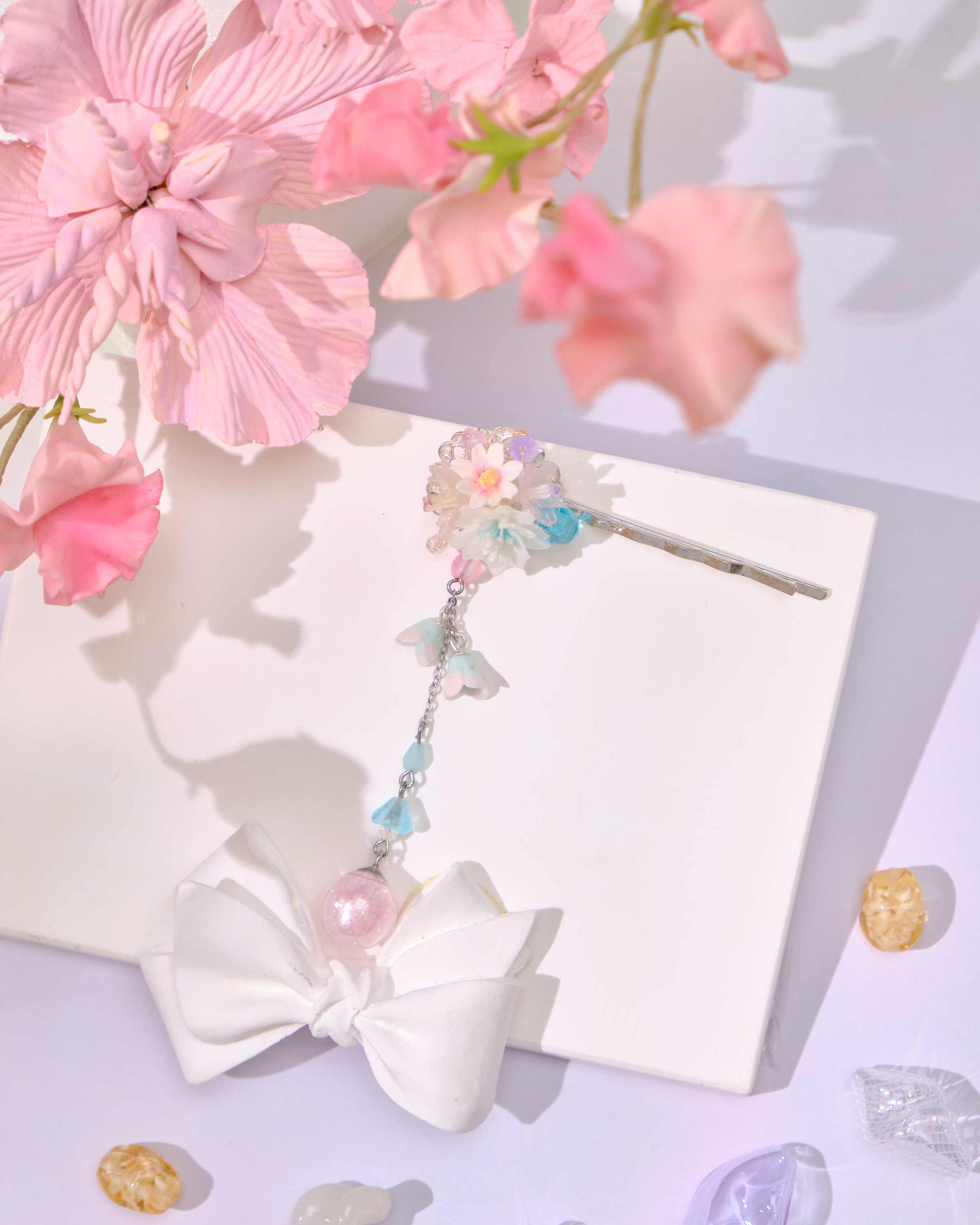 12802 粉嫩花束發夾配吊飾