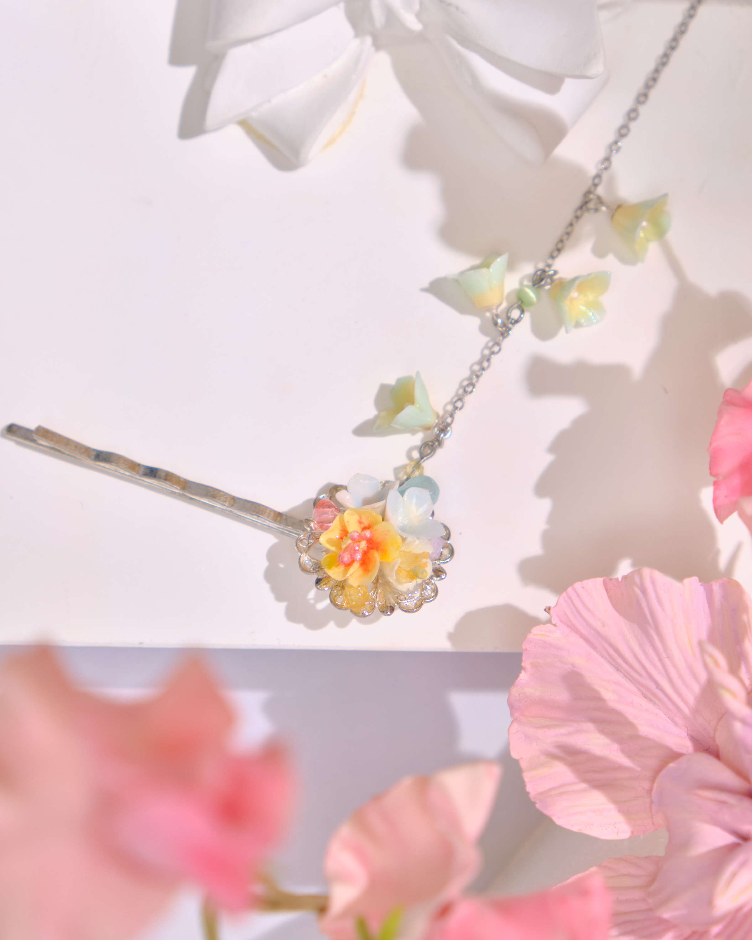 12800 粉嫩花束發夾配吊飾