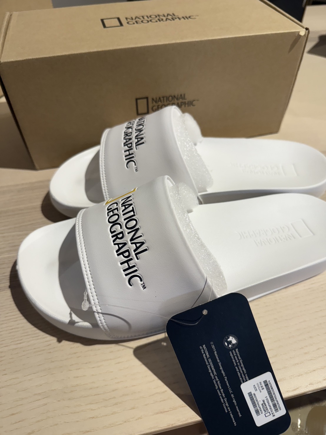 零碼出清】National Geographic 百搭休閒拖鞋｜白色Logo拖｜28CM