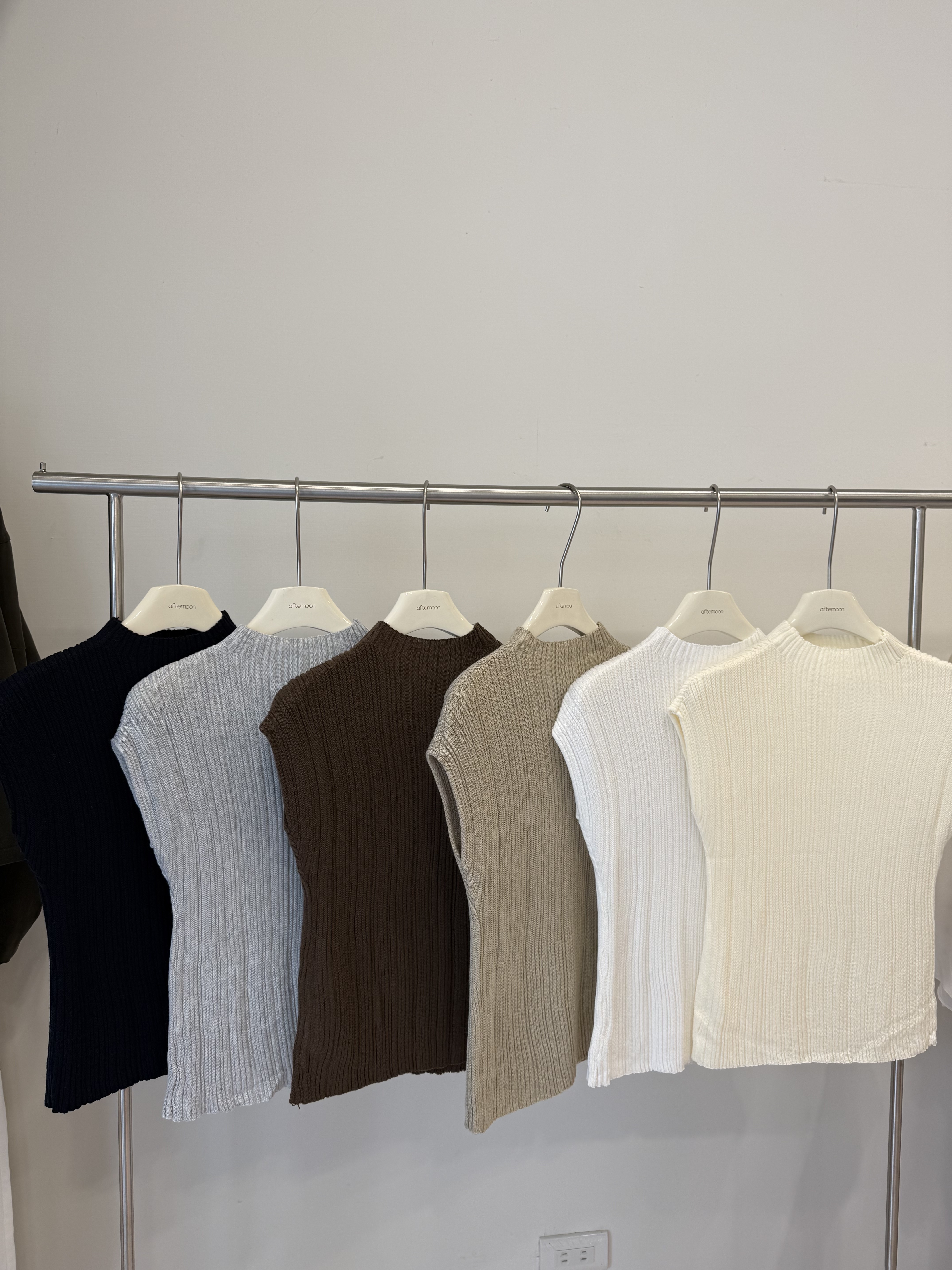 5599坑條知性背心