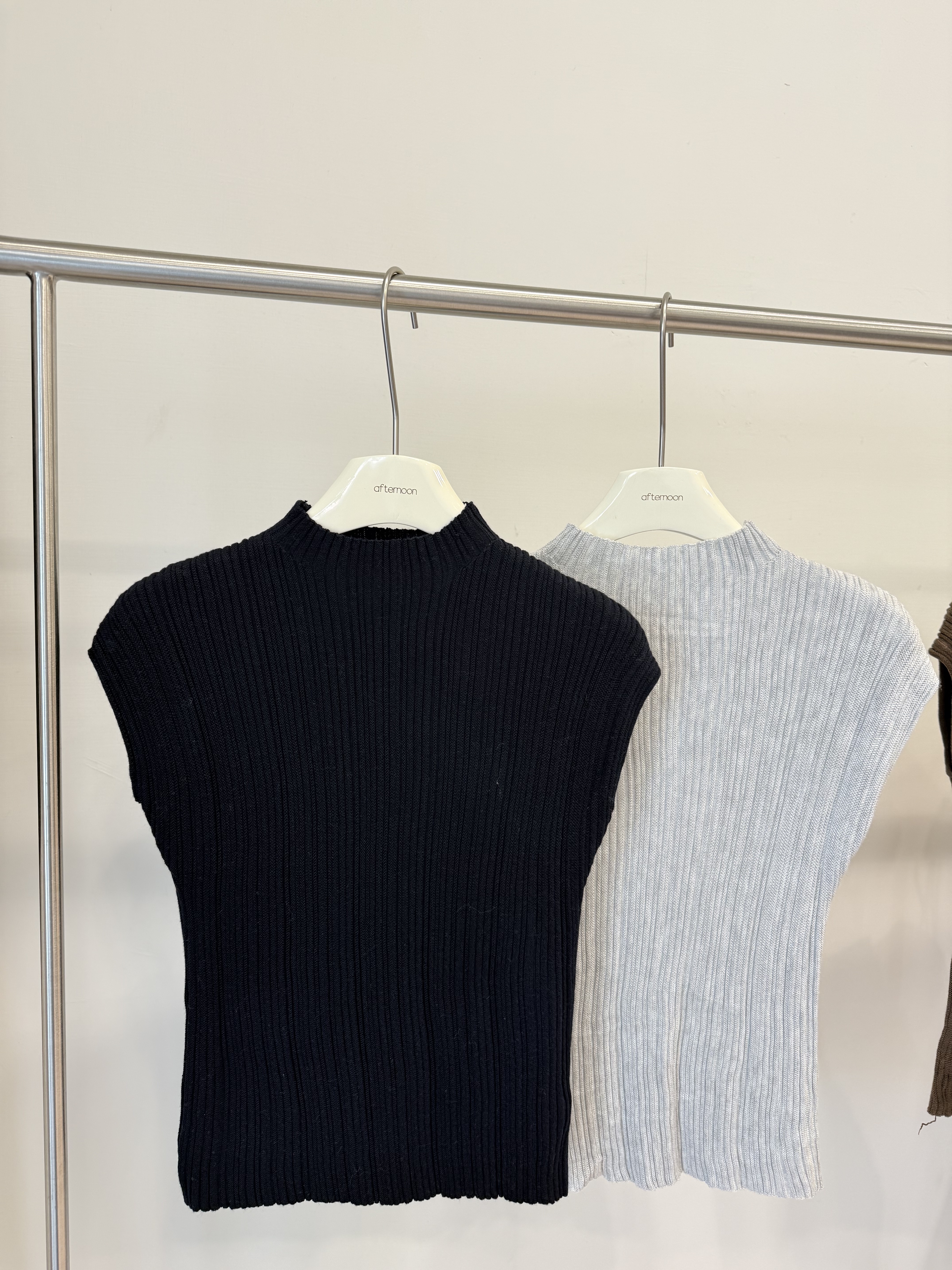 5599坑條知性背心