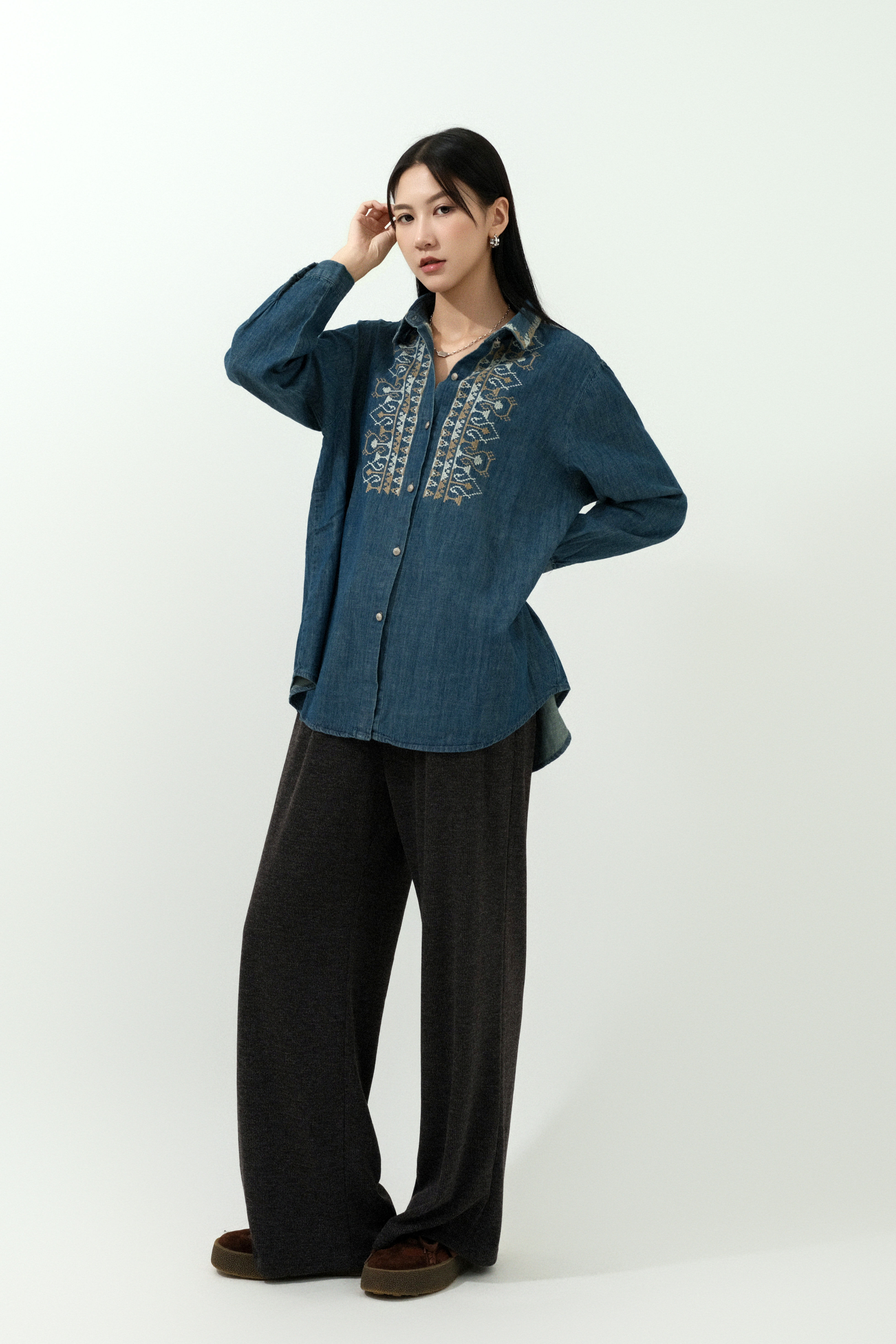民族繡花領牛仔恤衫 (現貨款式）