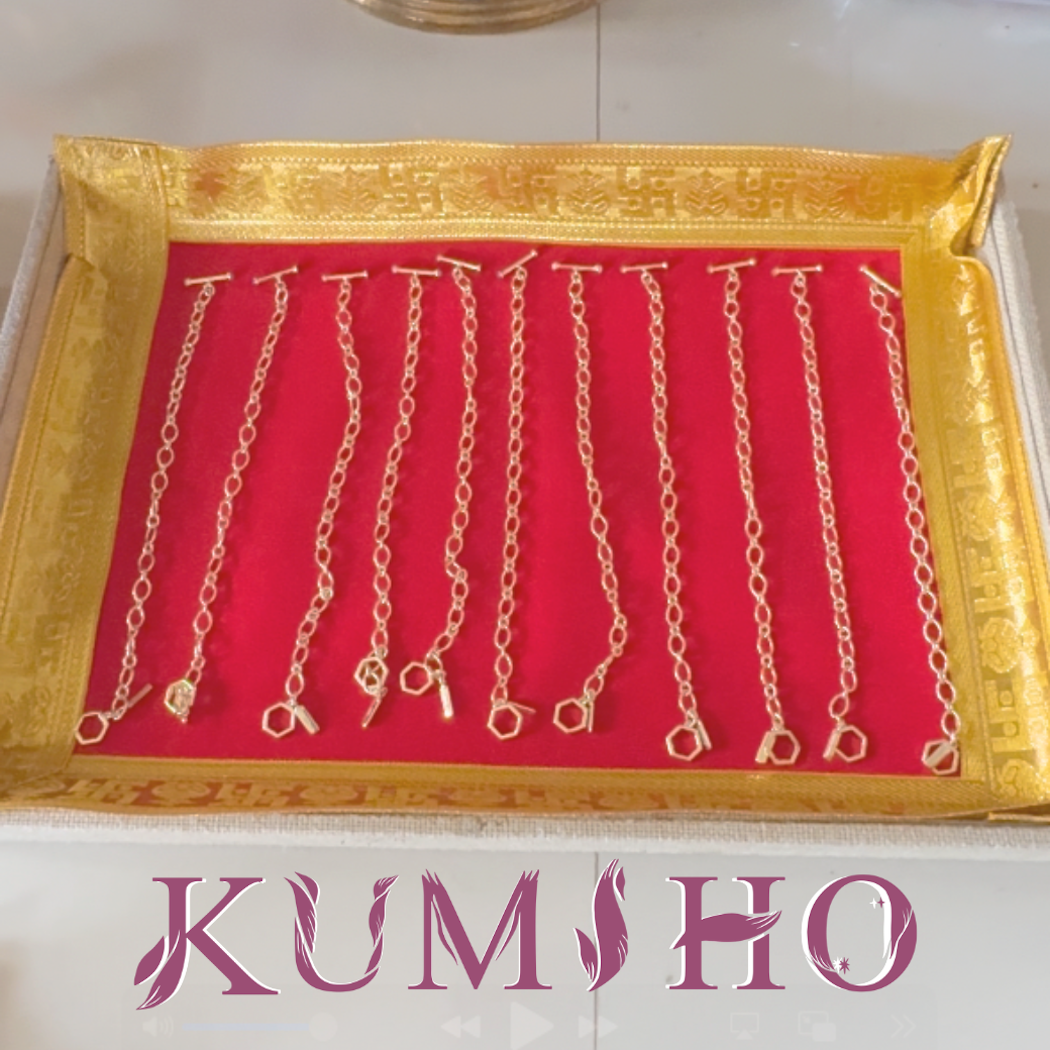 承載祝福而生的手鍊，我們將其設計得極簡而純粹。
