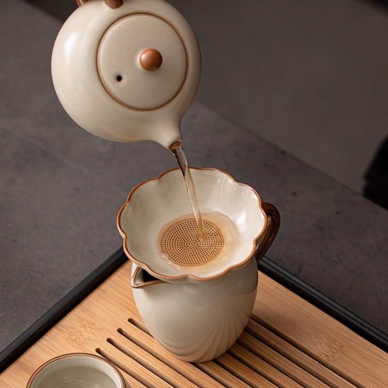 米黃汝窯花瓣茶漏