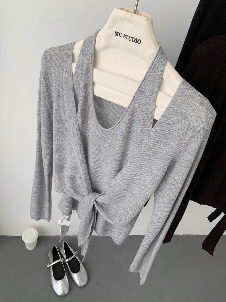 689 掛脖背心+罩衫假兩件上衣