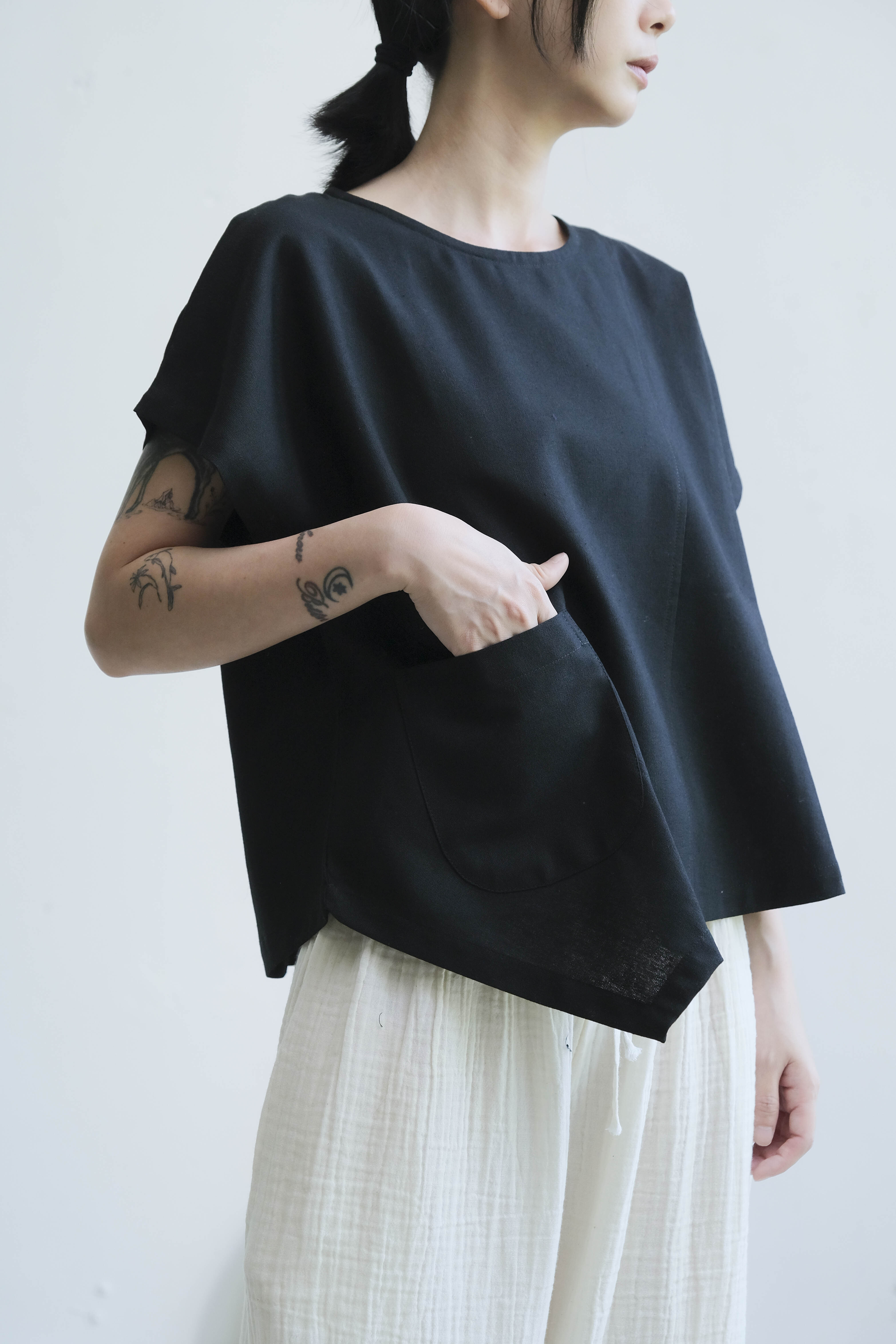 不對稱口袋上衣 / 棉麻 黑