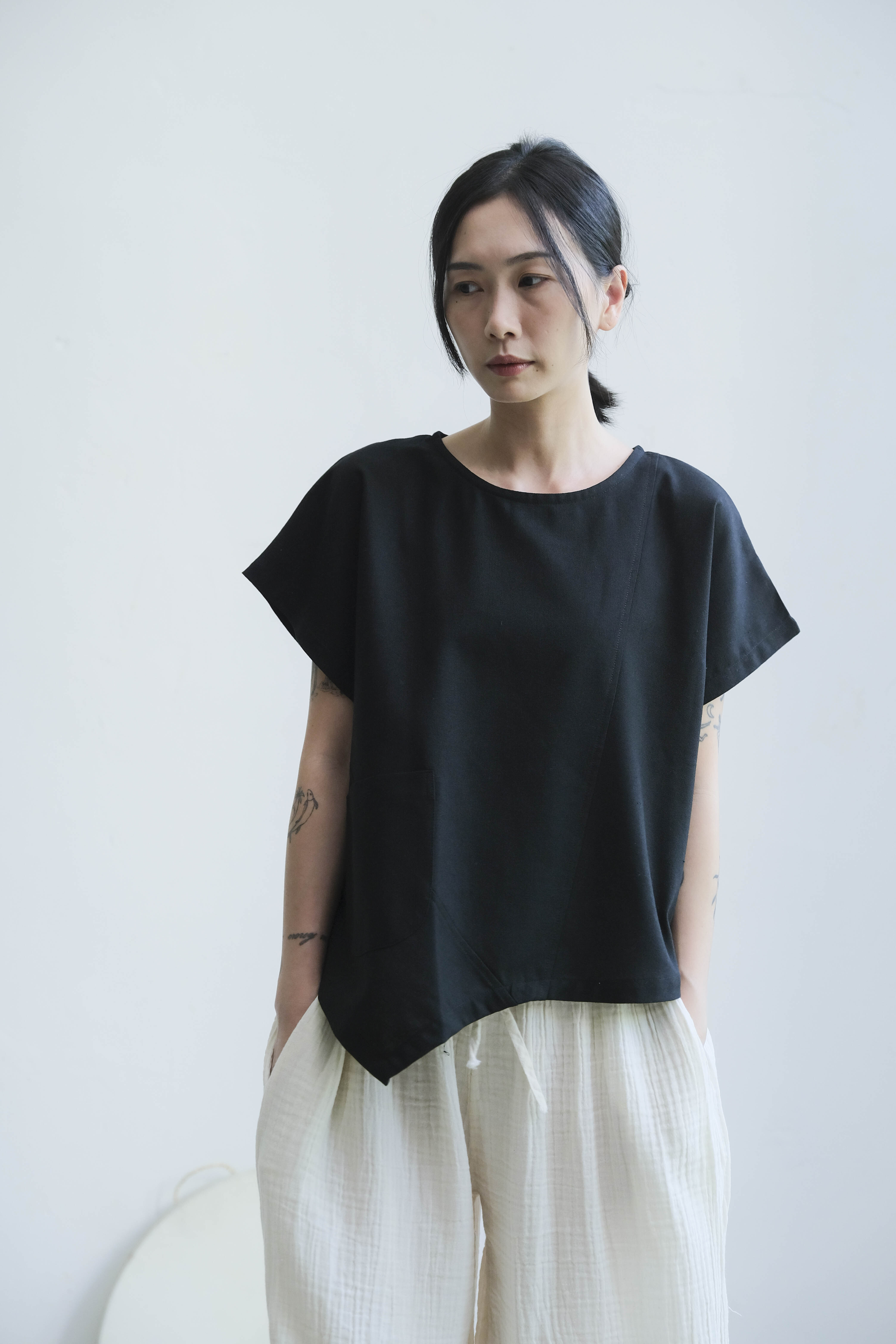 不對稱口袋上衣 / 棉麻 黑