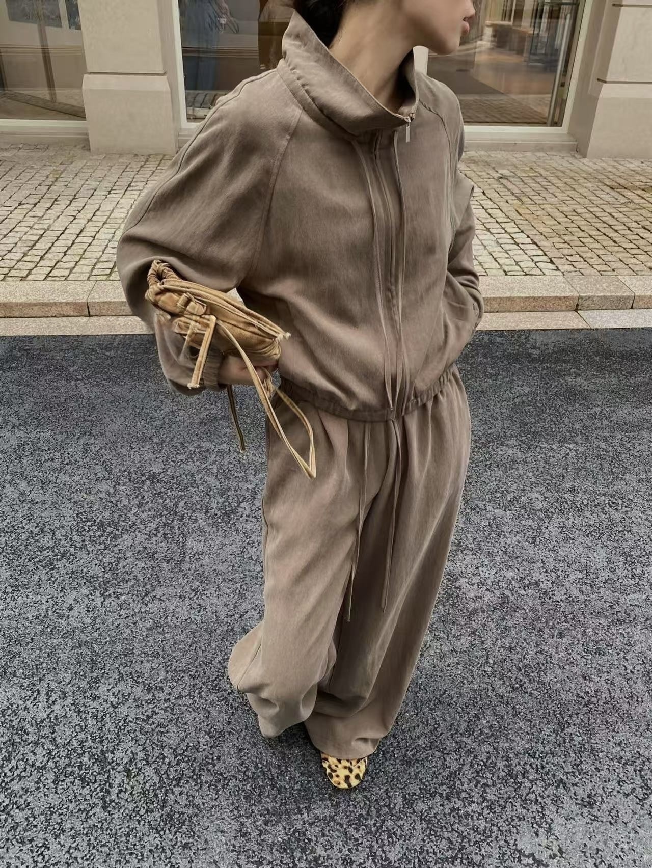 572 天絲花苞立領短版外套