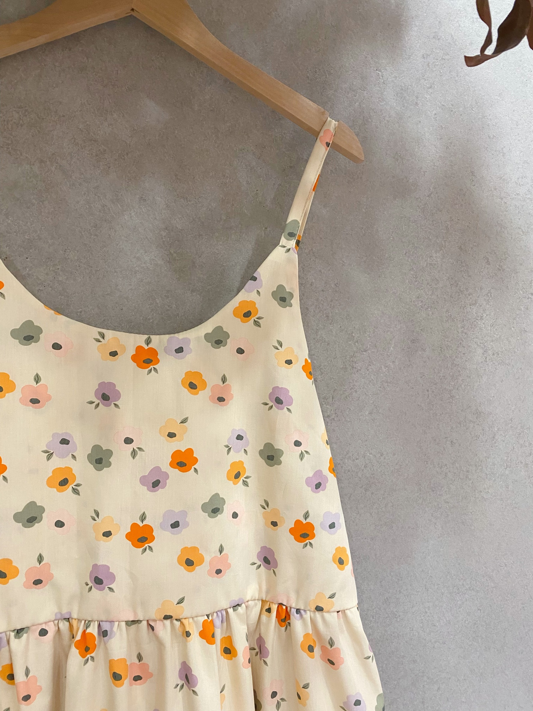 米底小碎花 媽咪吊帶蛋糕短洋裝