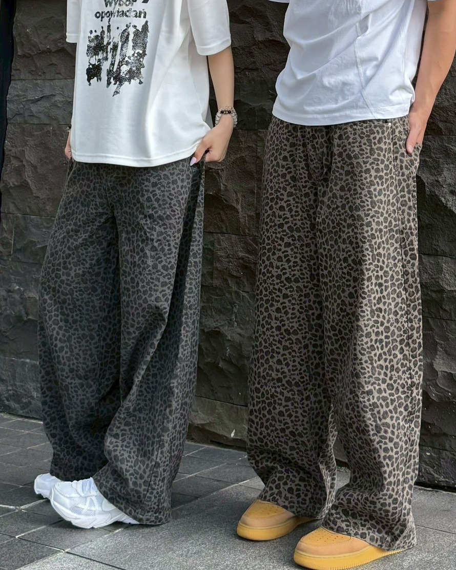 豹紋微彎刀長褲 經典深灰 女生實著近照