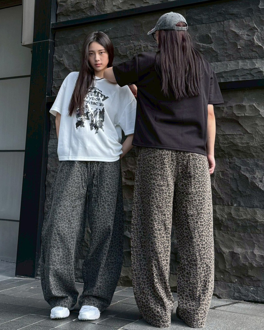 豹紋微彎刀長褲 經典深灰 女生正面背面實著照