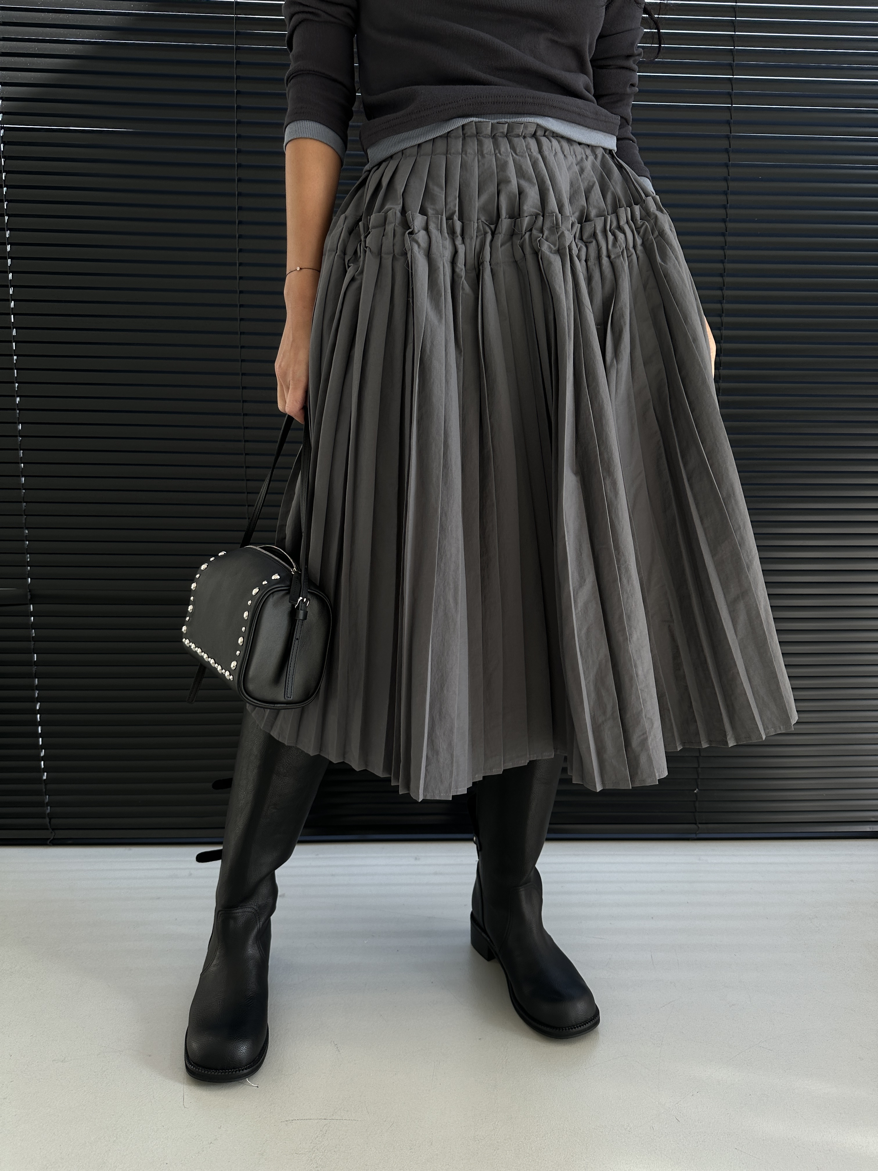 Knees length pleated skirts