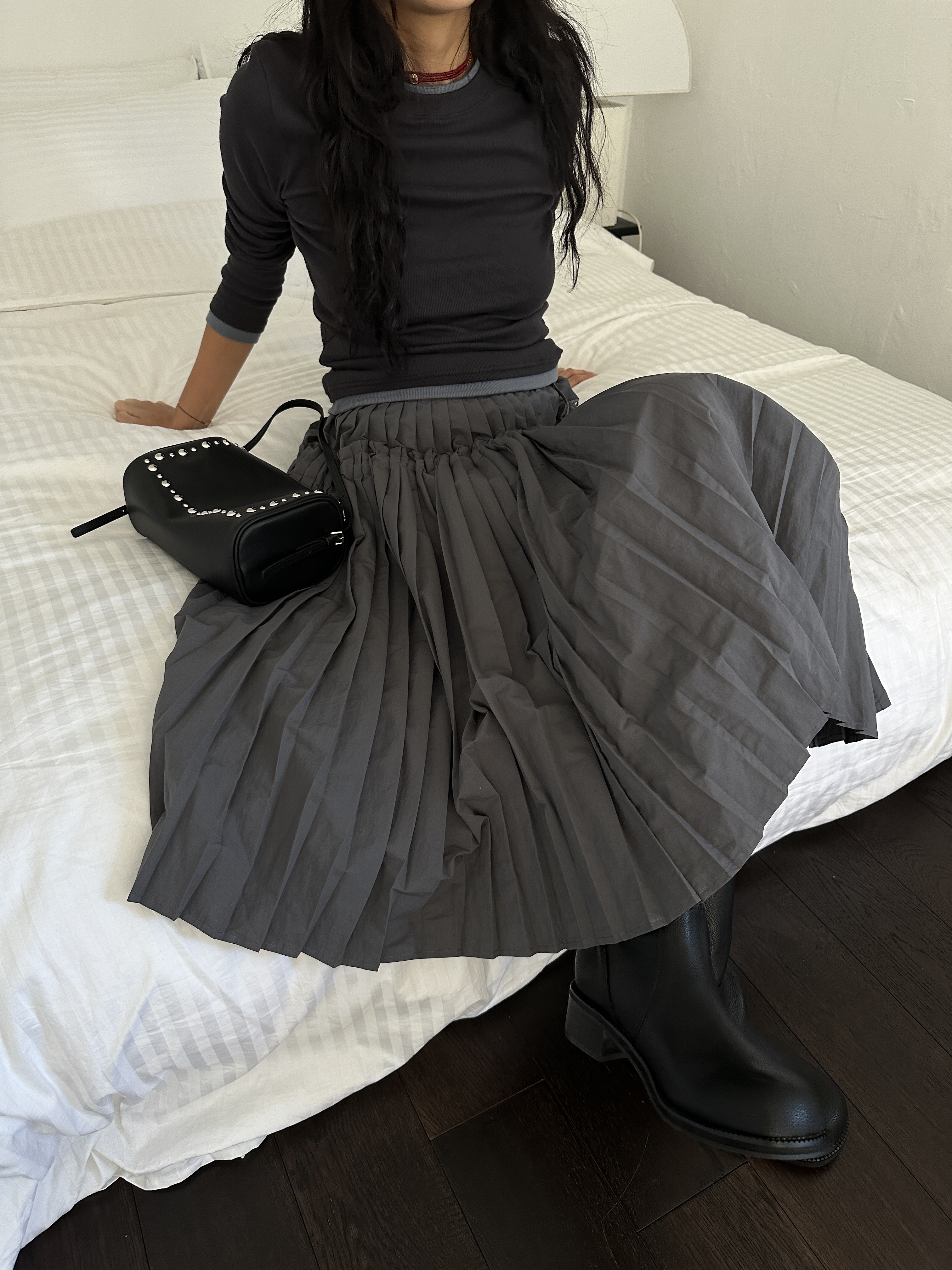 Knees length pleated skirts