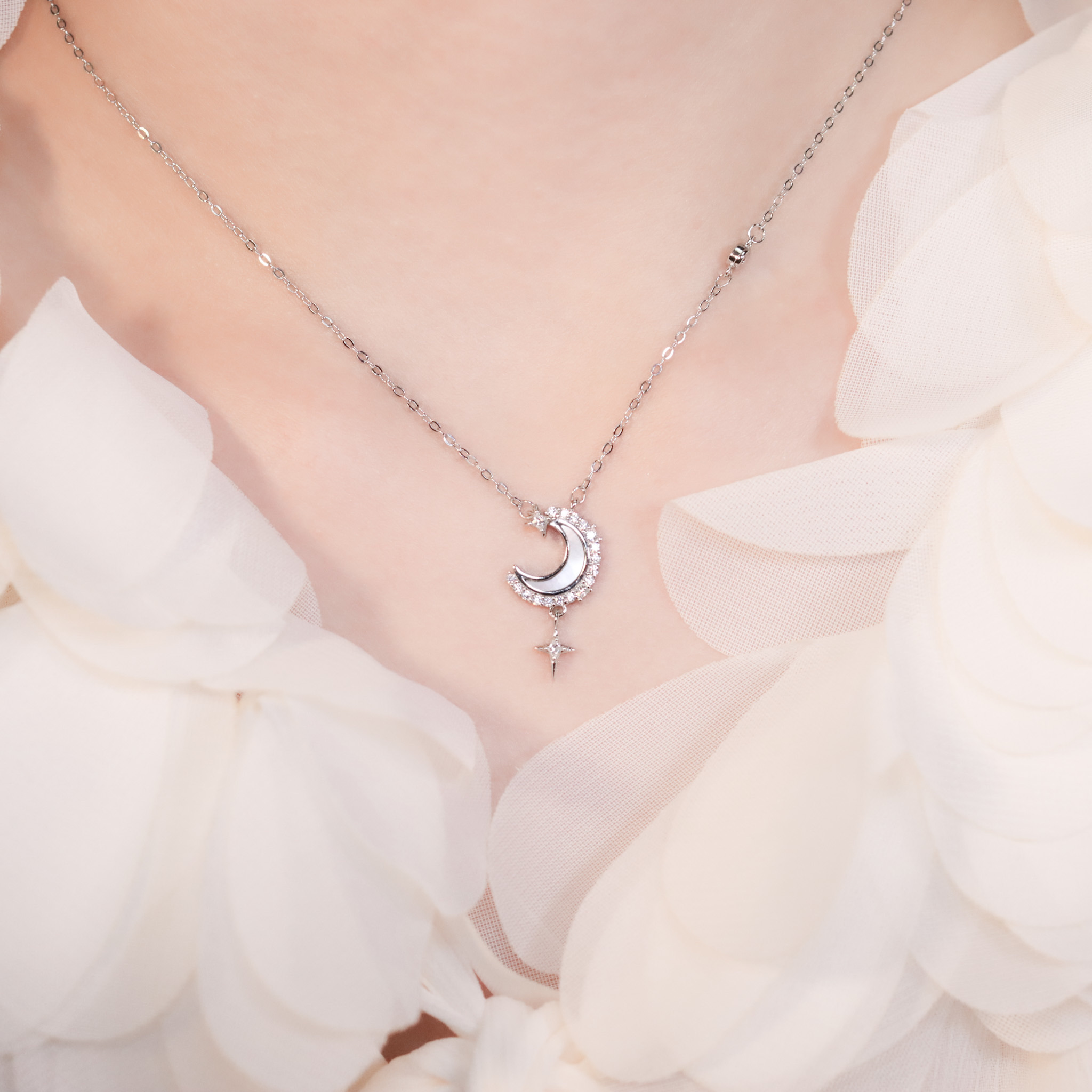 | 925純銀・白金 | 月半小協奏項鍊 | NE1500 |