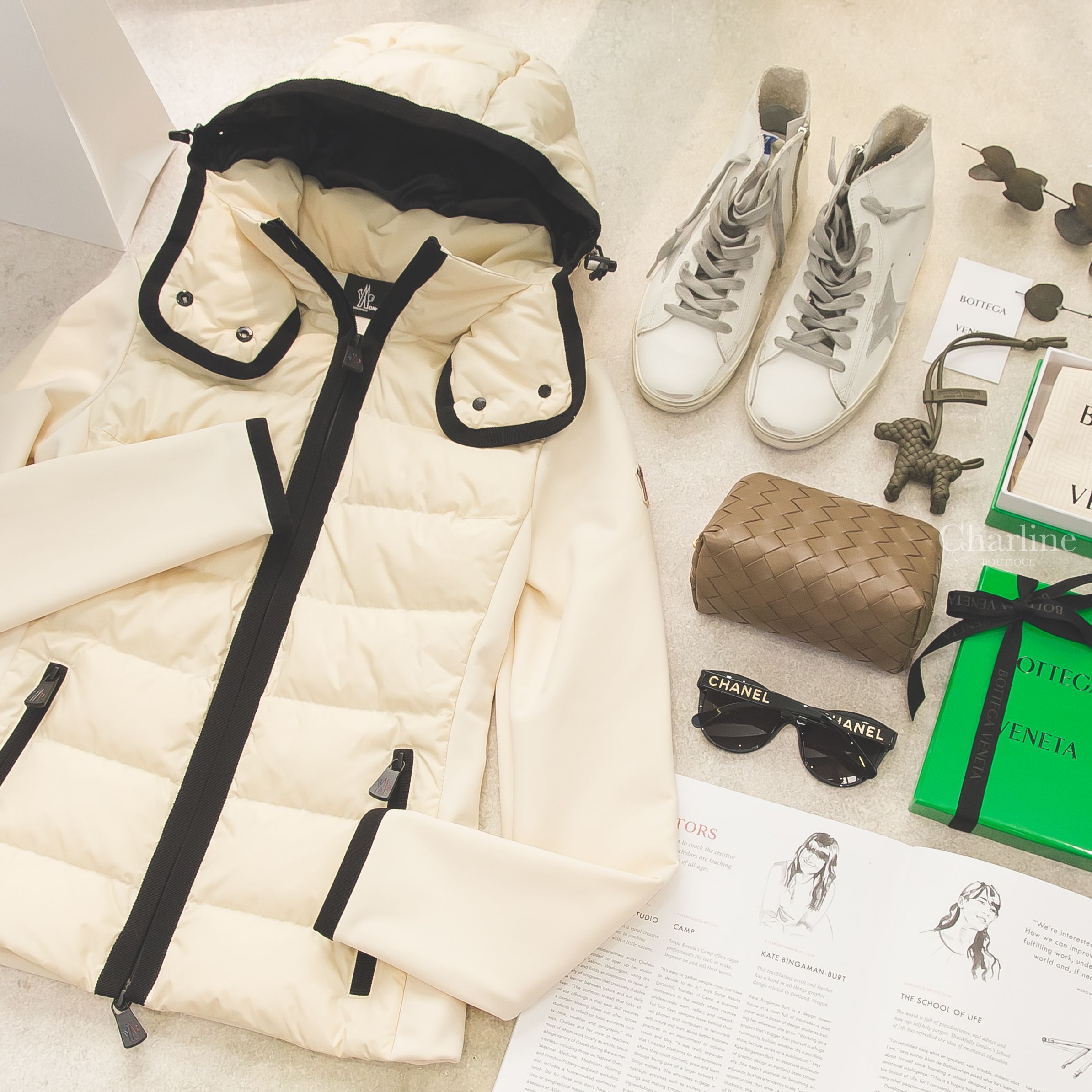 Bottega Veneta 松果棕編織拉鍊化妝包,Bottega Veneta 絲柏綠編織羊皮狗狗吊飾,Moncler Padded 米白色黑滾邊連帽尼龍拼接羽絨外套,Chanel 黑色圓框側邊金字墨鏡-Charline Boutique 精品代購