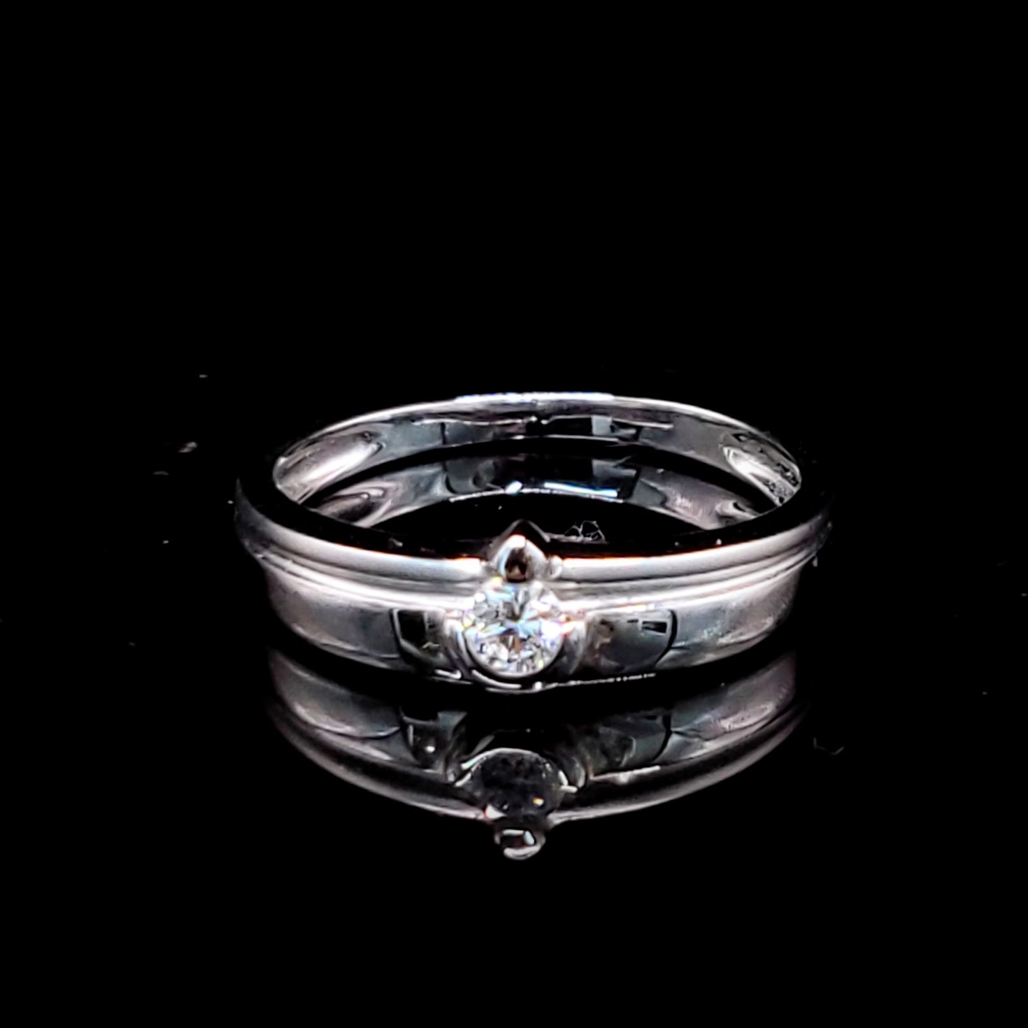 18K White Gold 0.09ct Diamond Ring
