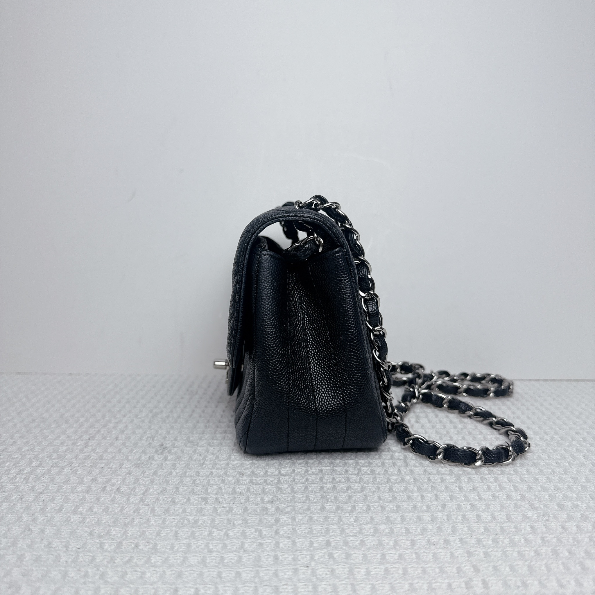 Chanel Chevron Classic Flap 17 cm - Black / Shw