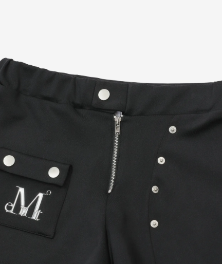 【代購】MUCENT 金屬標鉚釘口袋短褲 短褲 鈕扣 鉚釘 黑色短褲