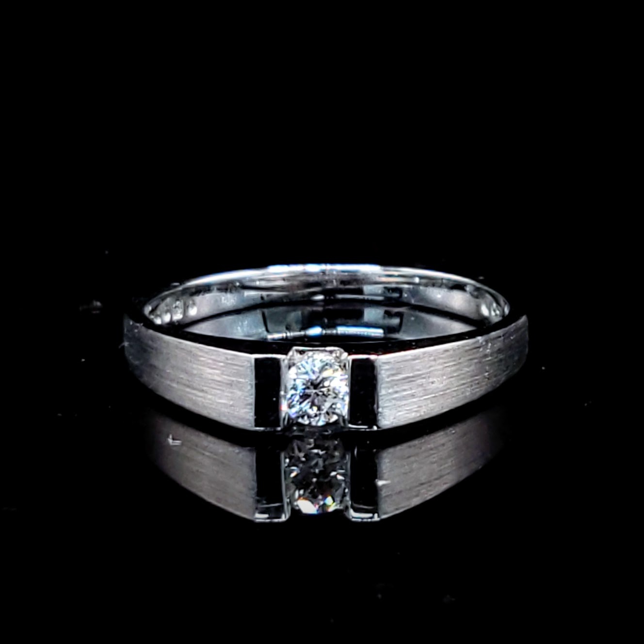 18K White Gold 0.09ct Diamond Ring