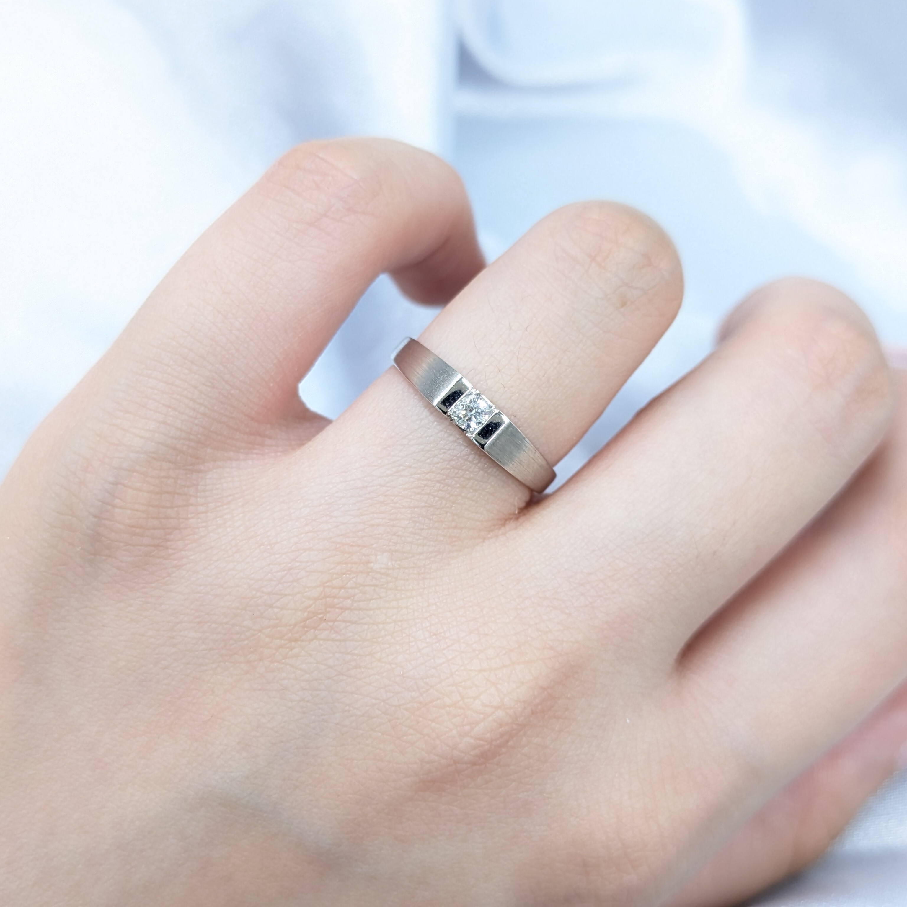 18K White Gold 0.09ct Diamond Ring