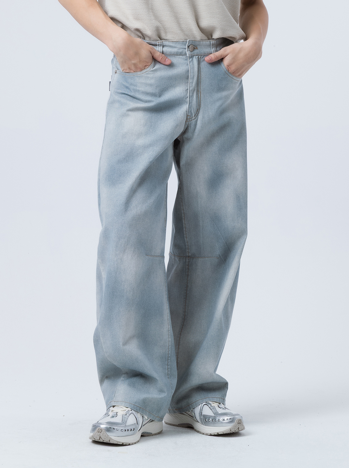 層次渲染闊腿彎刀牛仔褲