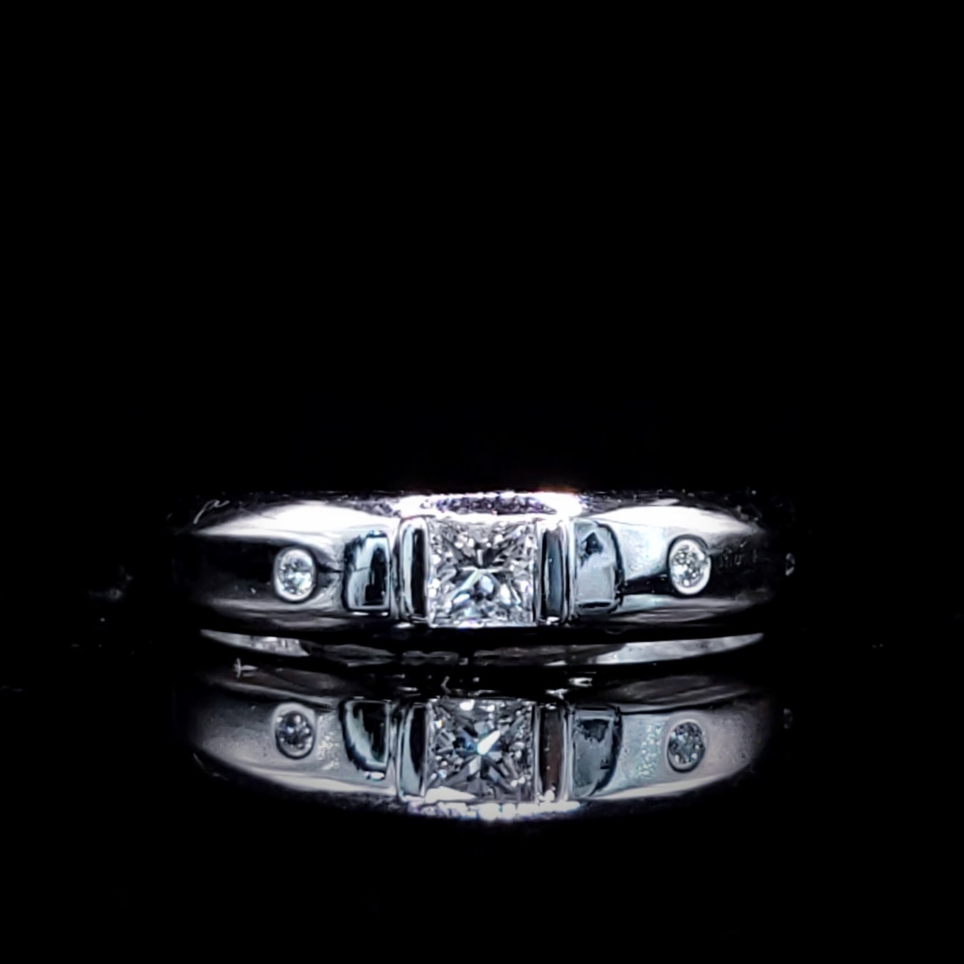 18K White Gold 0.16ct Princess Cut Diamond Ring