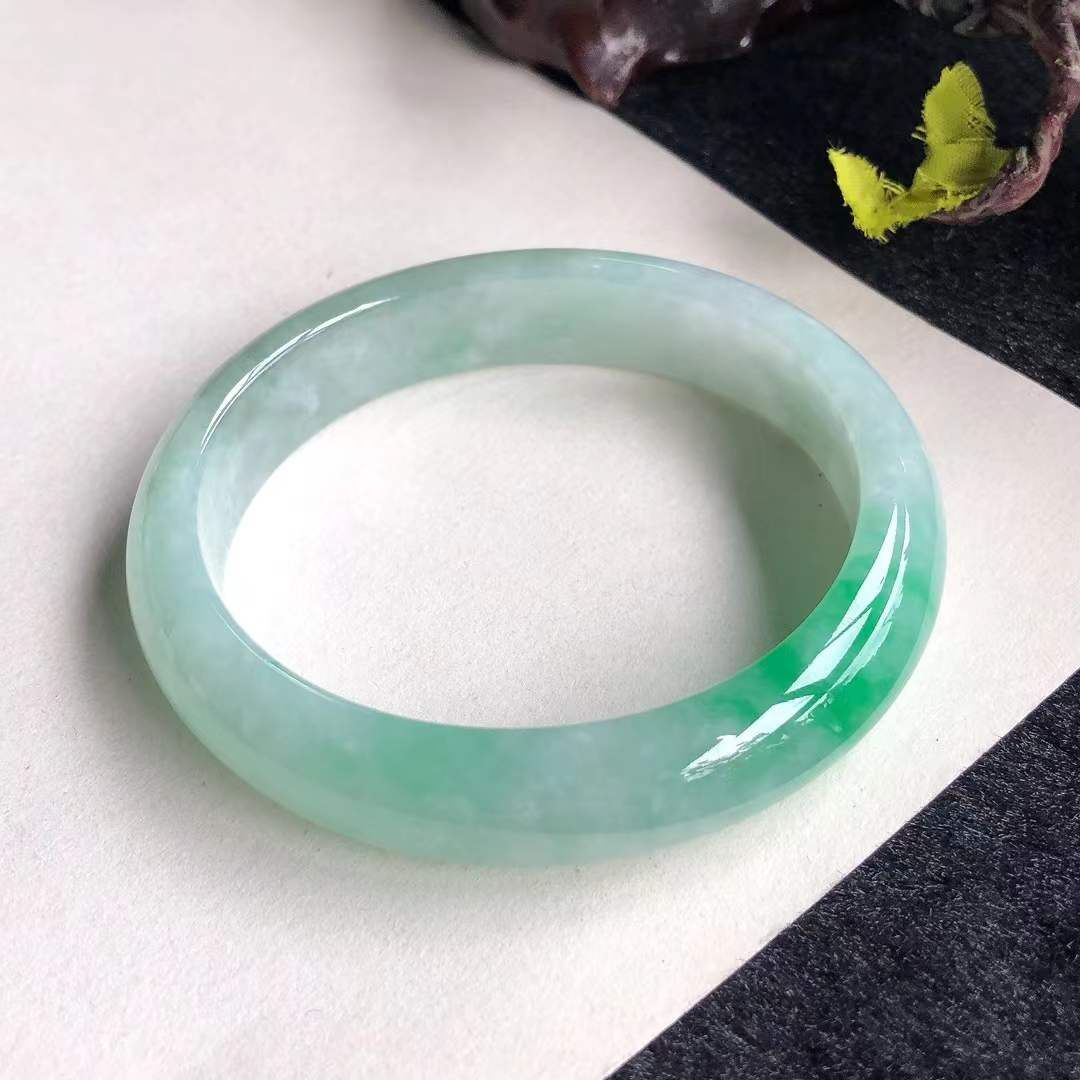 冰糯種飄陽綠翡翠貴妃手鐲,天然翡翠A玉, 緬甸玉, Jade, Jadeite