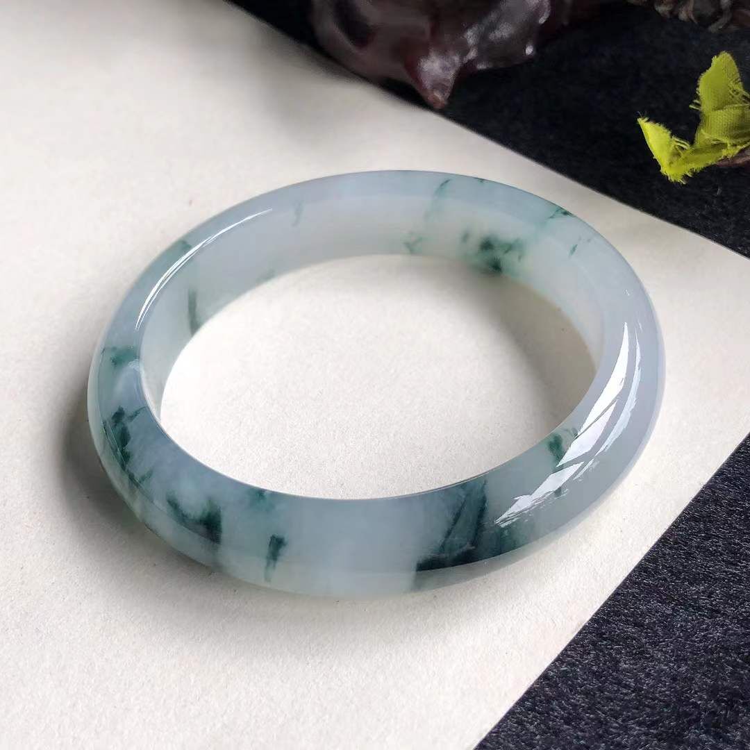 9252643 52.5mm冰糯種飄綠花翡翠貴妃手鐲 (52-54)