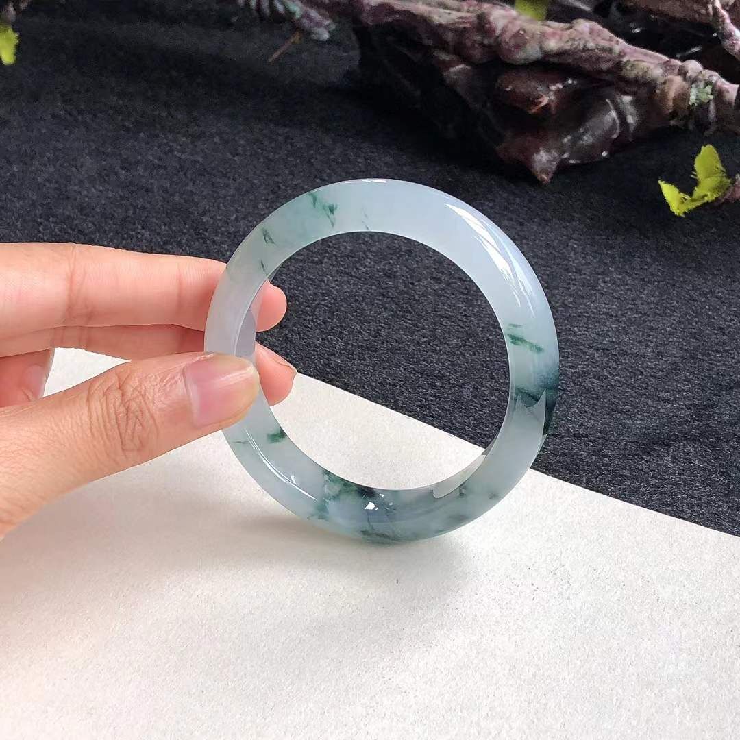 9252643 52.5mm冰糯種飄綠花翡翠貴妃手鐲 (52-54)