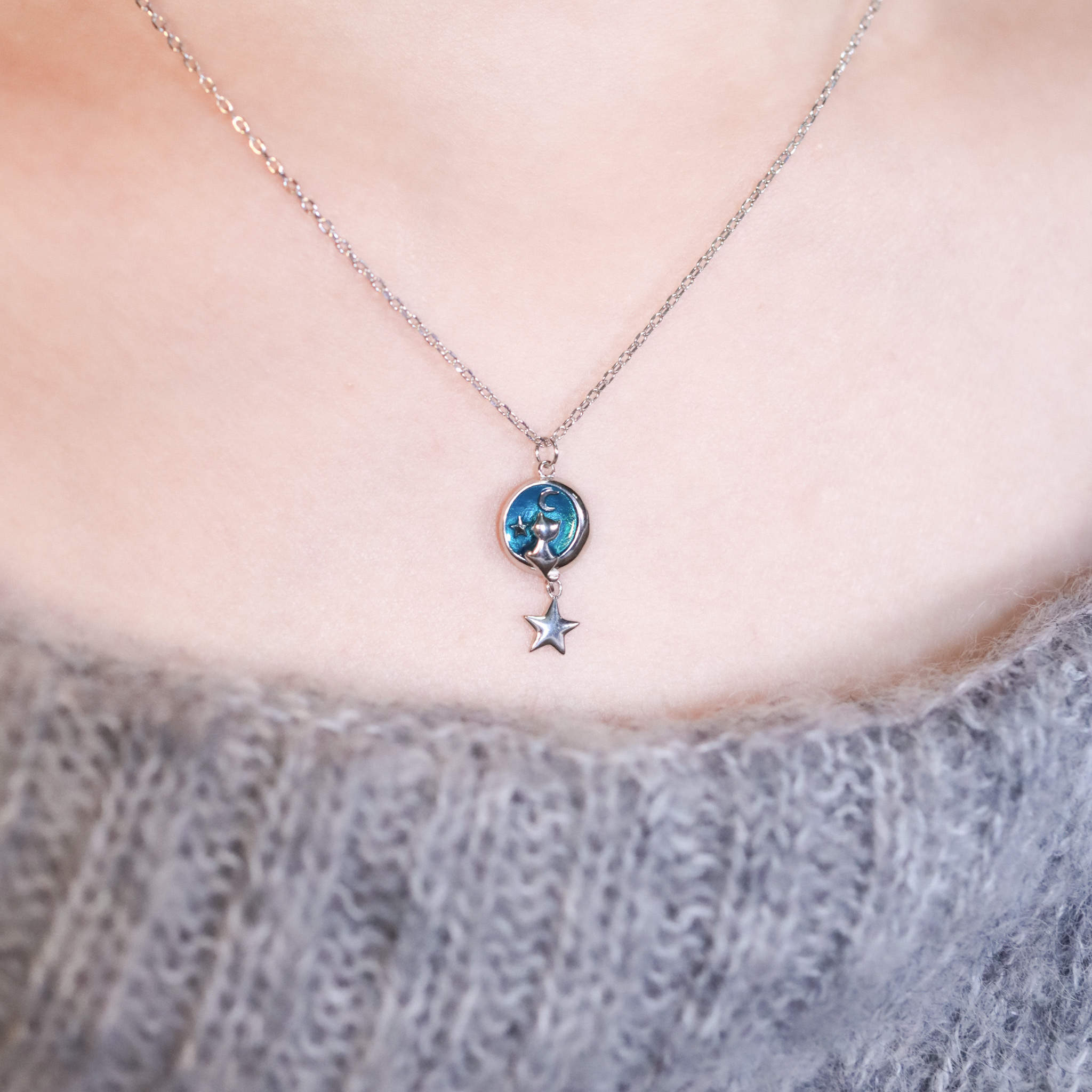 | 925純銀・厚鍍白金 | 喵趣藝術展項鍊 | NE1504 |