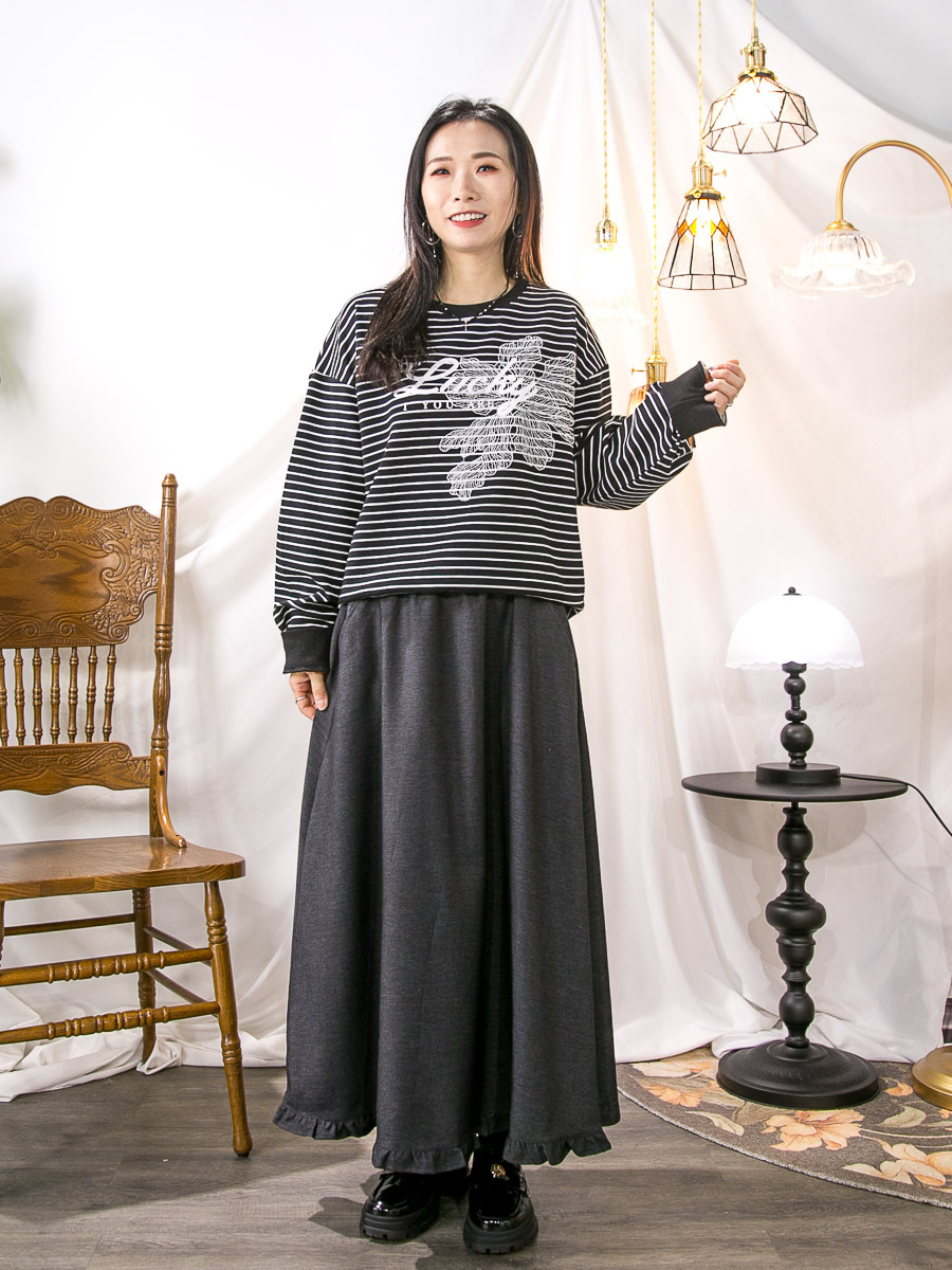 ⬇️開倉低至半價😱FINALSALE📣 英文字PRINT．LACE花花．橫間雙面料TOP ＋ 橡根腰．扯布料半截裙 (有厘布) (SET)【不設退換】