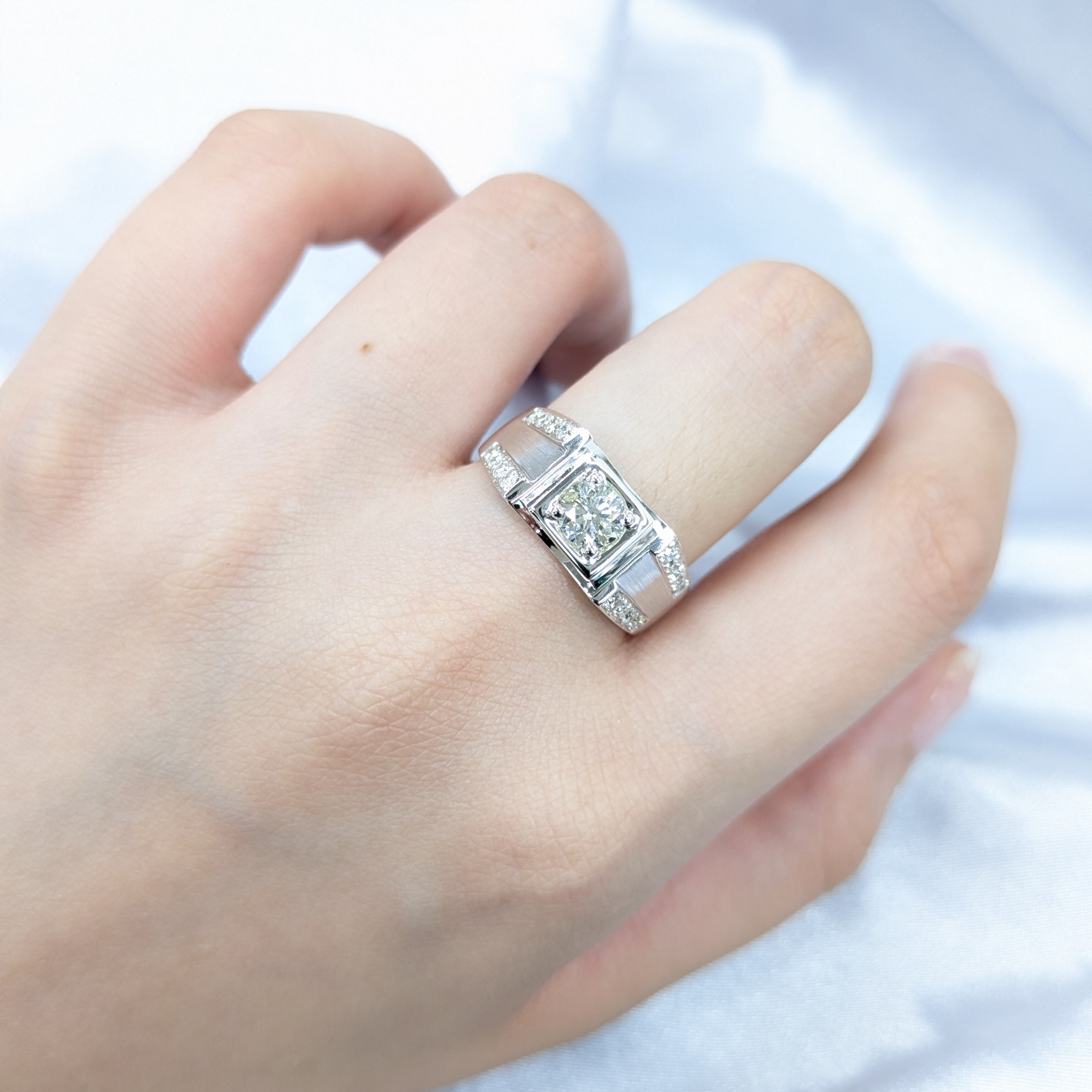 18K White Gold 0.80ct Diamond Ring