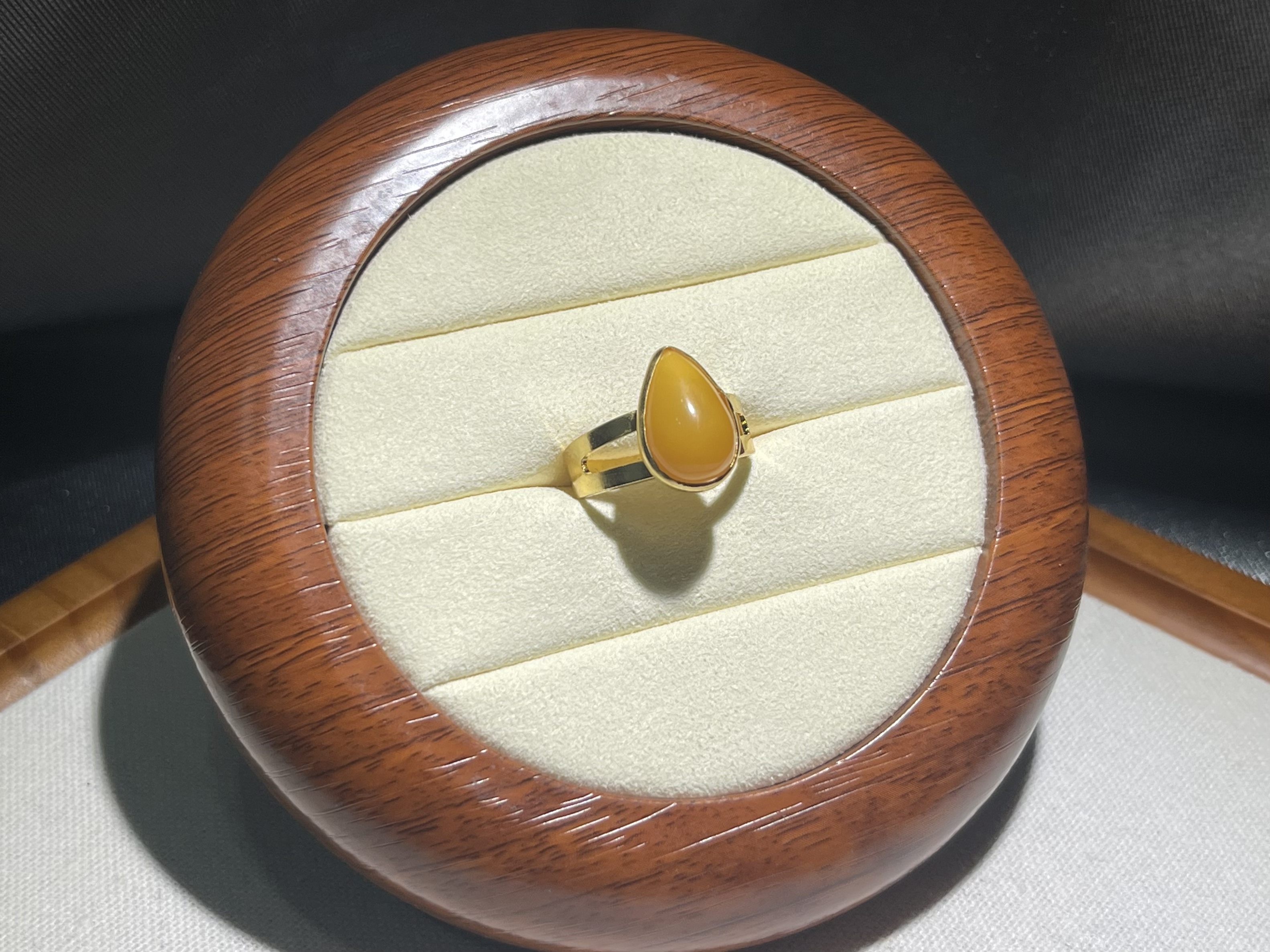 【現貨】LL1002512 蜜蠟水滴型戒指 (28024)