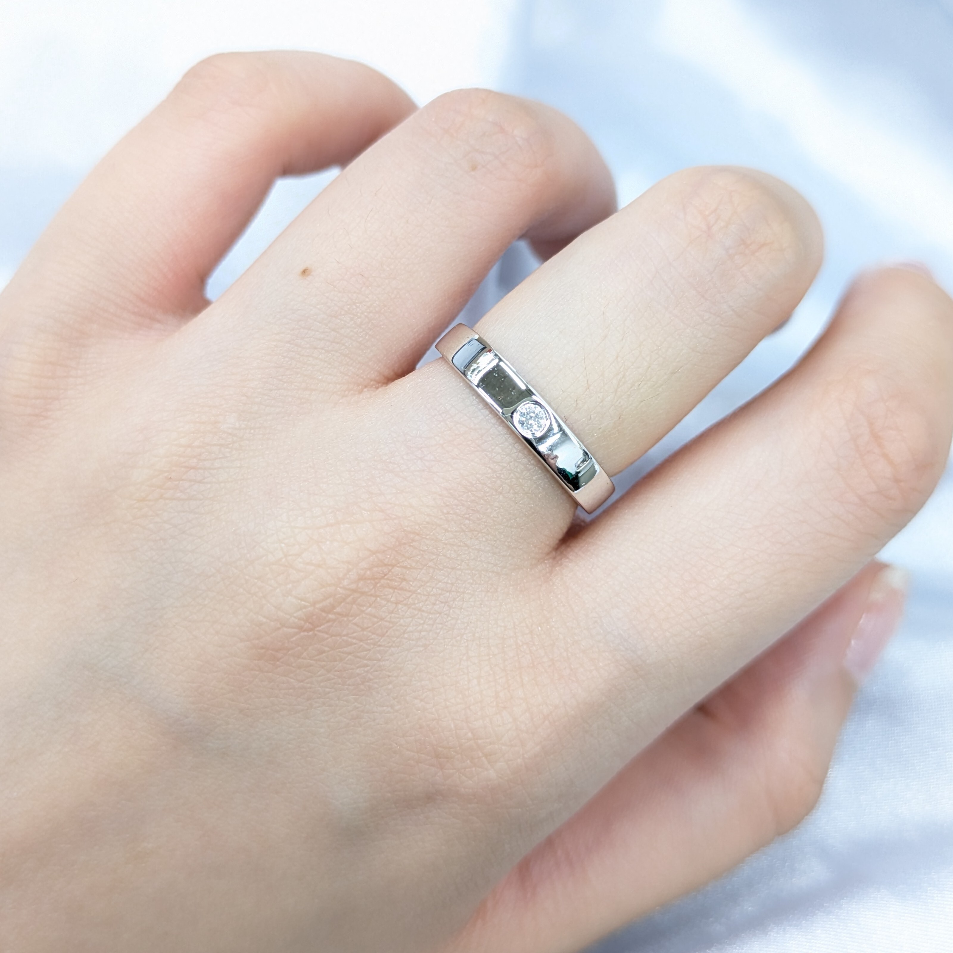 18K White Gold 0.04ct Diamond Ring