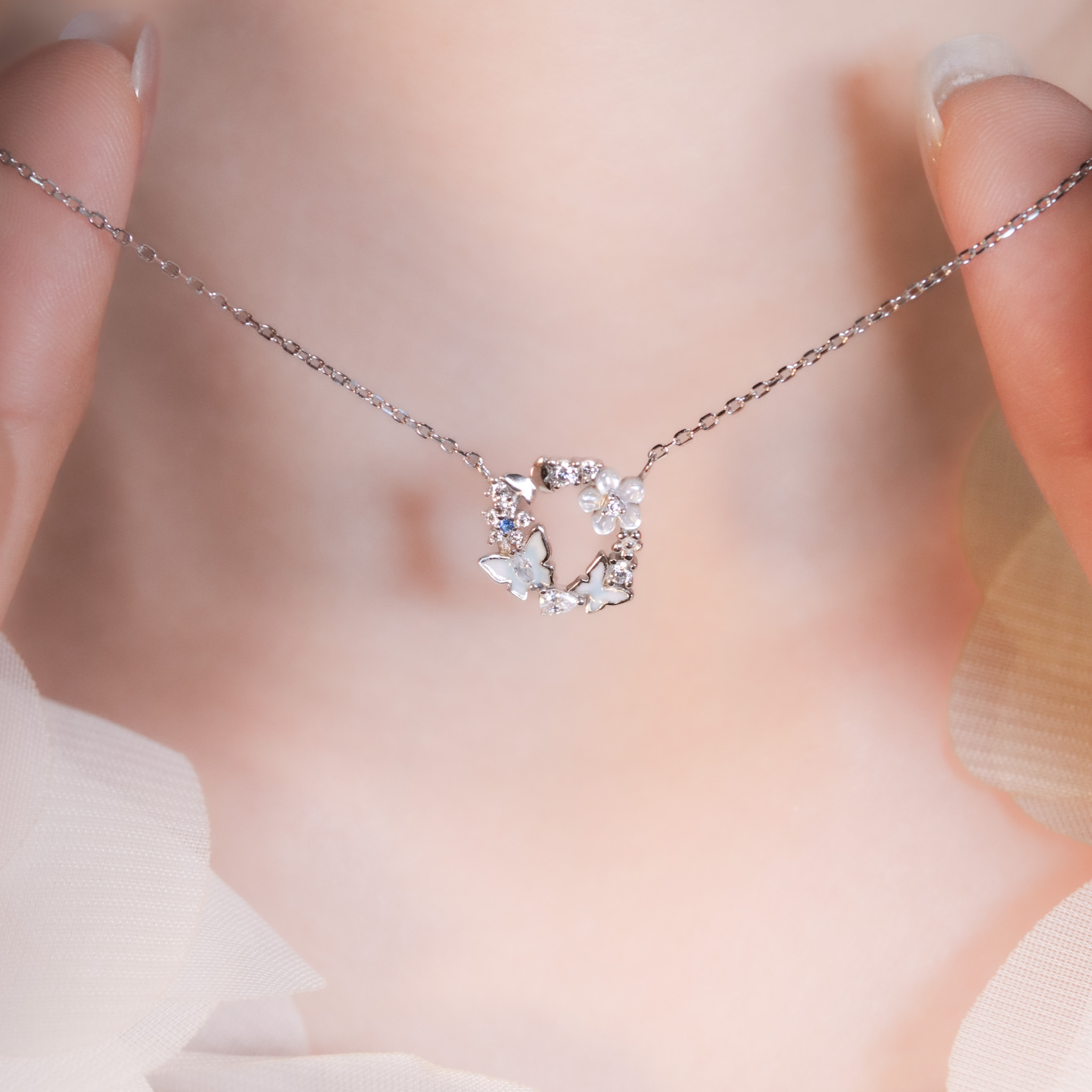 | 925純銀・厚鍍白金 | 漫藍蝶繞項鍊 | NE1487 |