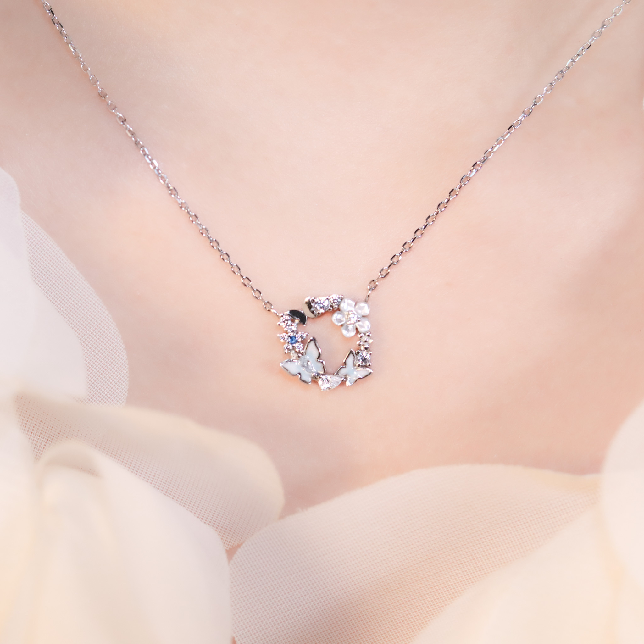 | 925純銀・厚鍍白金 | 漫藍蝶繞項鍊 | NE1487 |