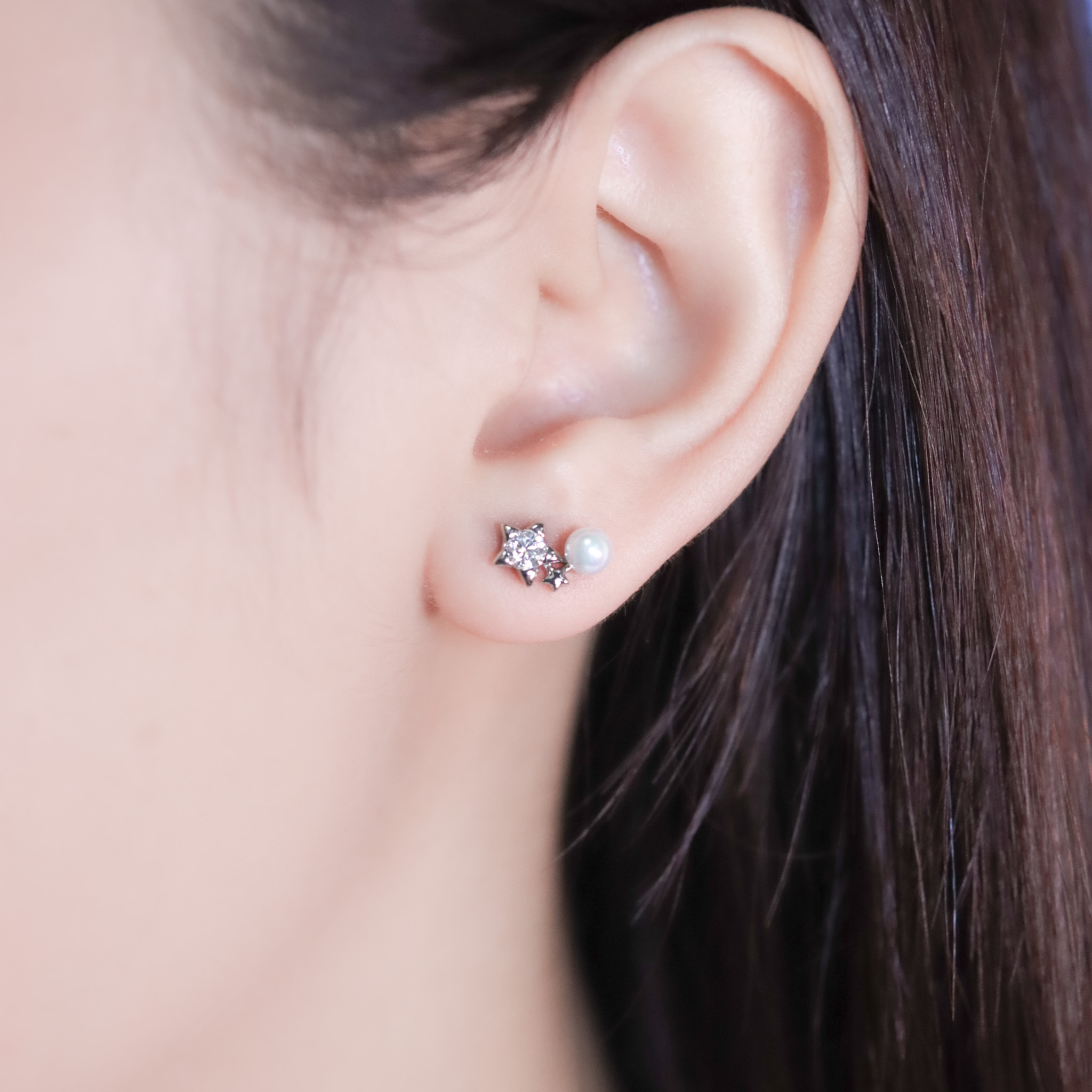 | 925純銀・厚鍍白金・莫桑石・珍珠 | 珍貴星伴耳環 | EA1058 |