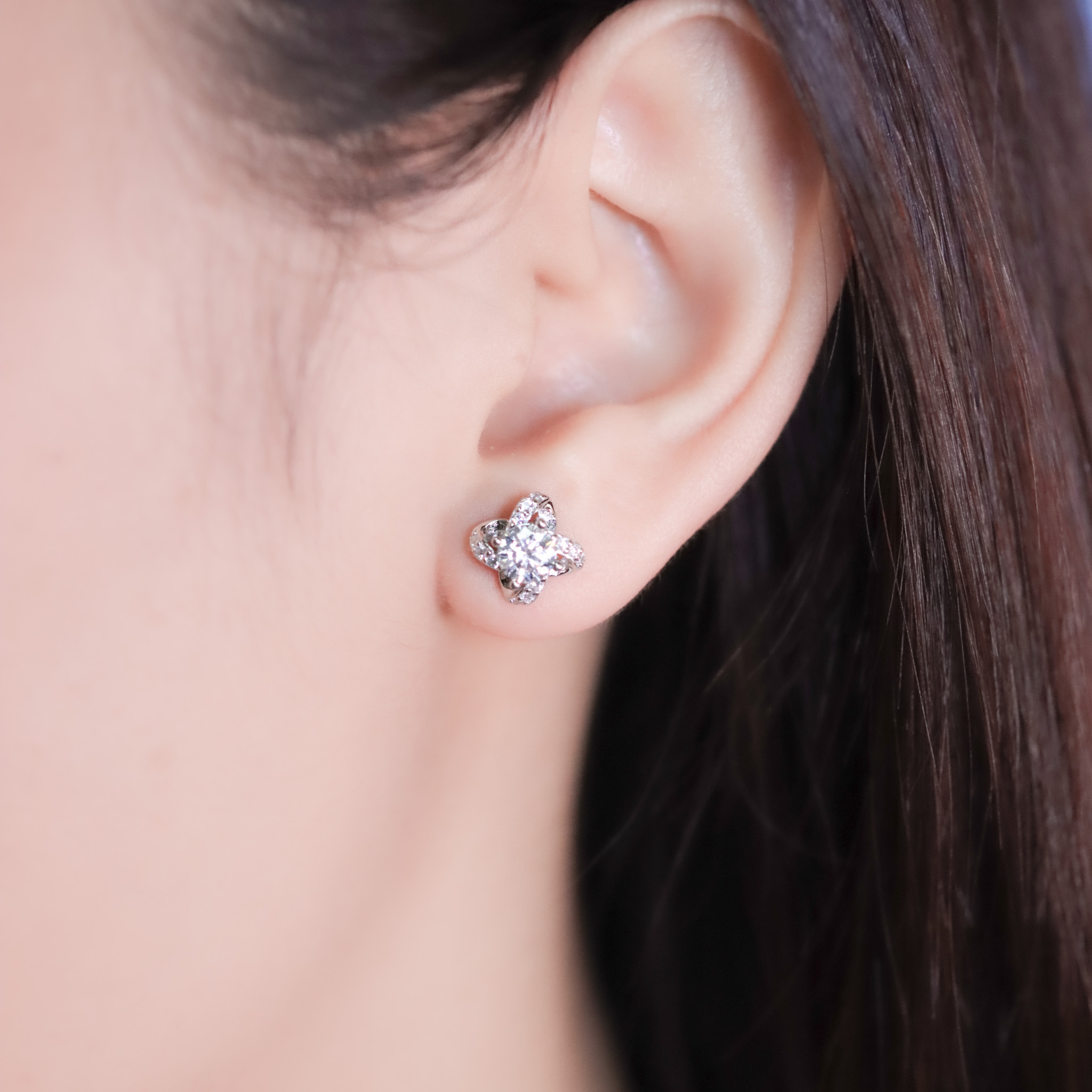 | 925純銀・厚鍍白金・莫桑石 | 鑽光幸福風車耳環 | EA1061 |