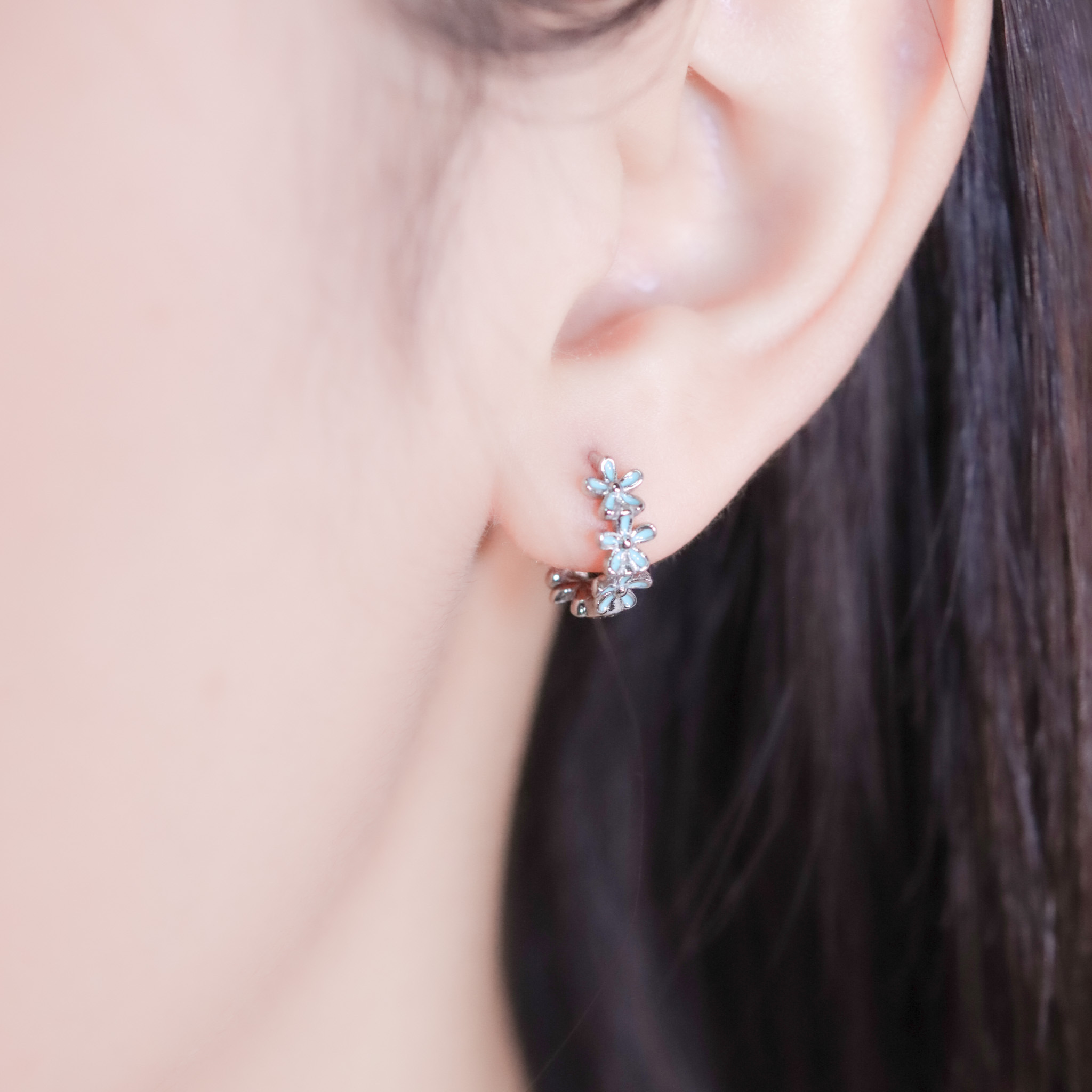 | 925純銀・厚鍍白金 | 花意繚繞耳環 | EA1056 |