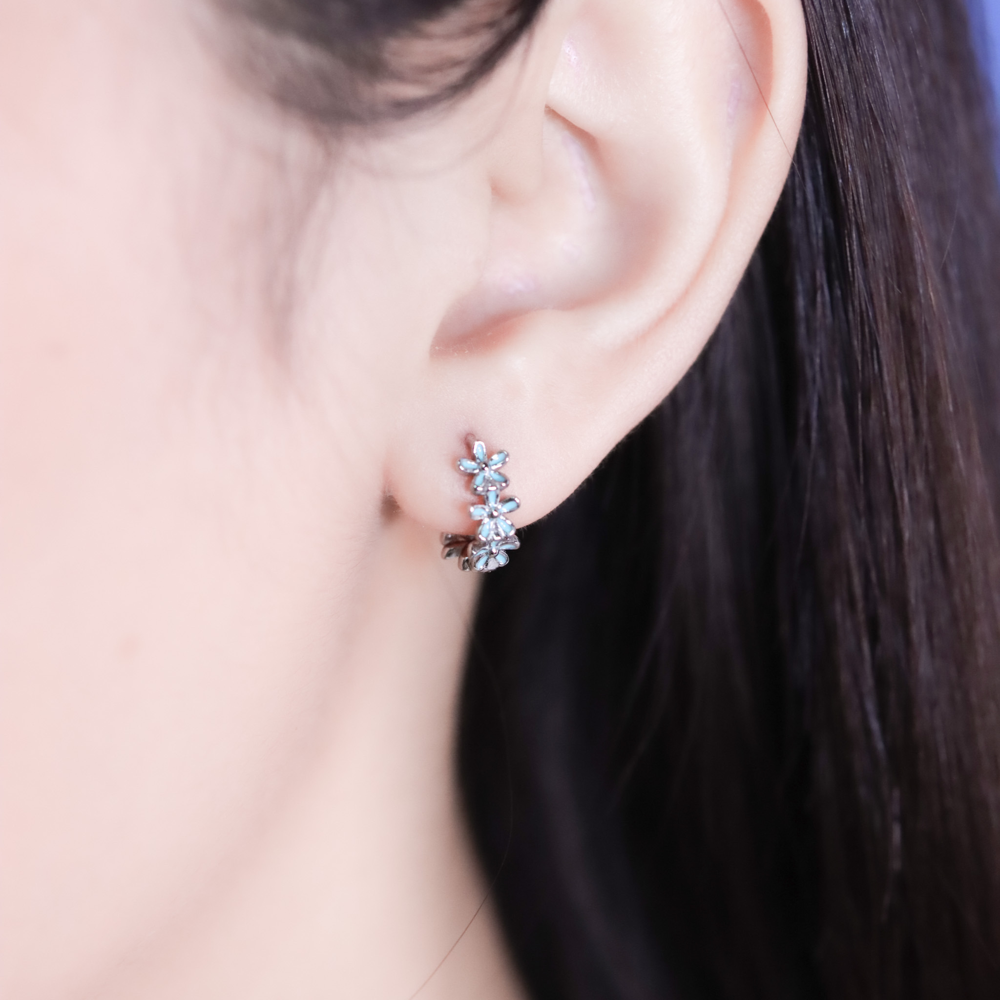 | 925純銀・厚鍍白金 | 花意繚繞耳環 | EA1056 |