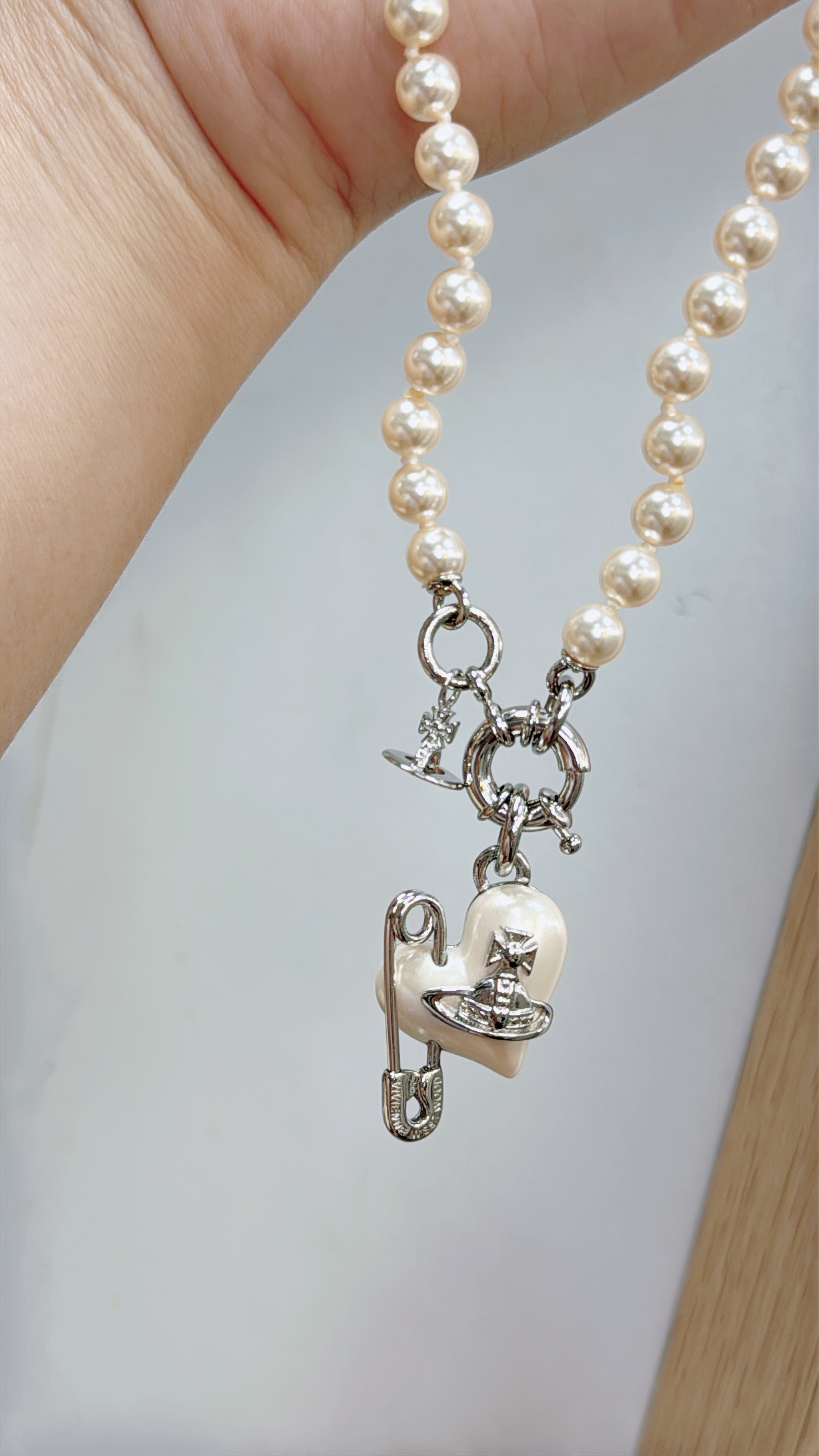 Vivienne Westwood 珍珠心心扣針頸鏈