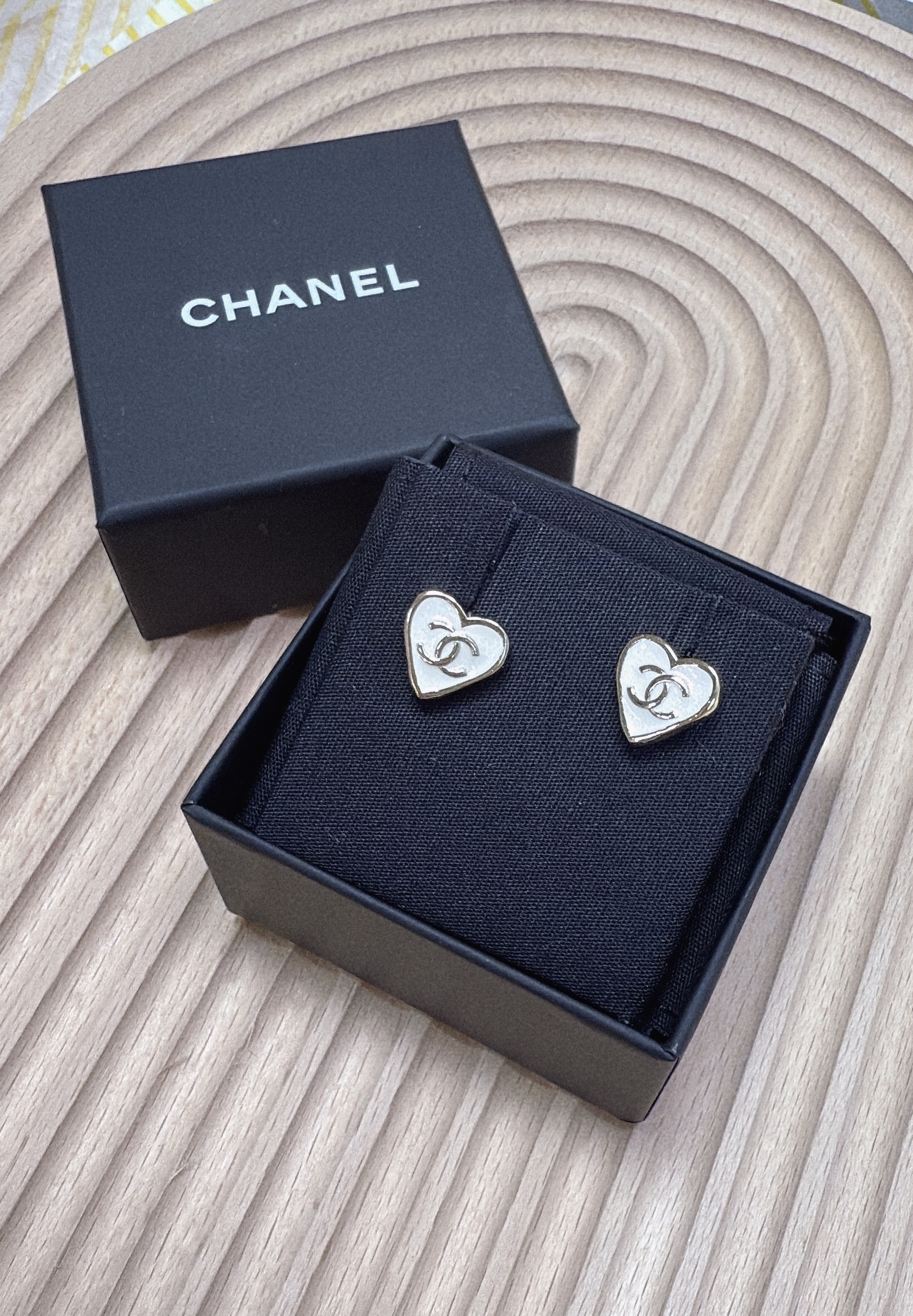 Chanel mini 心心耳環