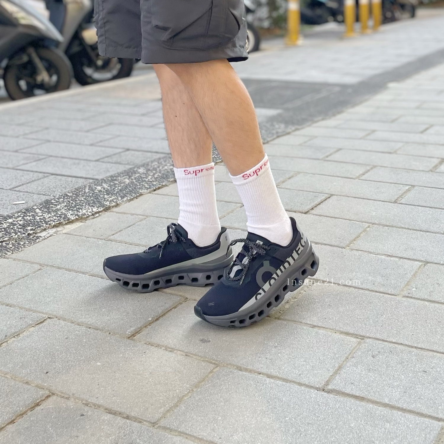 ON RUNNING CLOUDMONSTER 黑白拼接 跑鞋 舒適 運動鞋 男鞋 62.98394