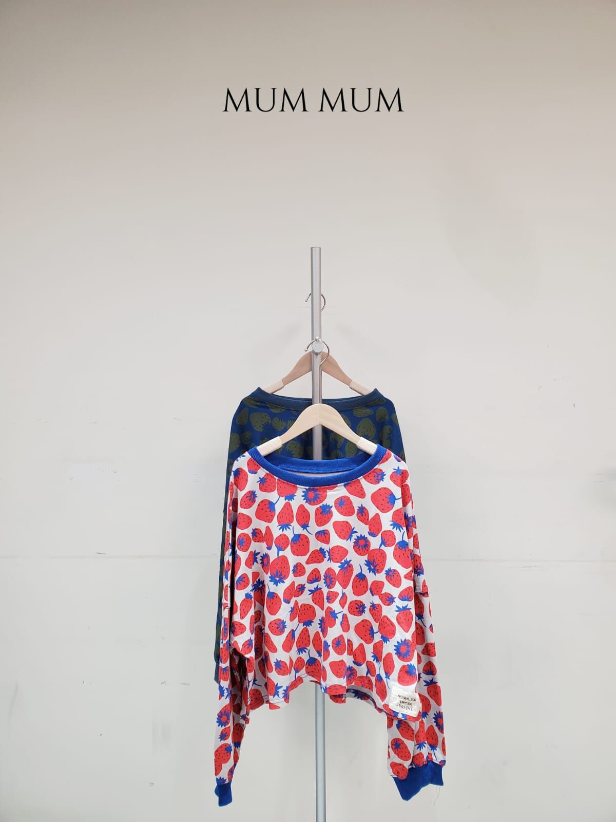 0212716a／繽紛士多啤梨長袖衫 54/54/21.5